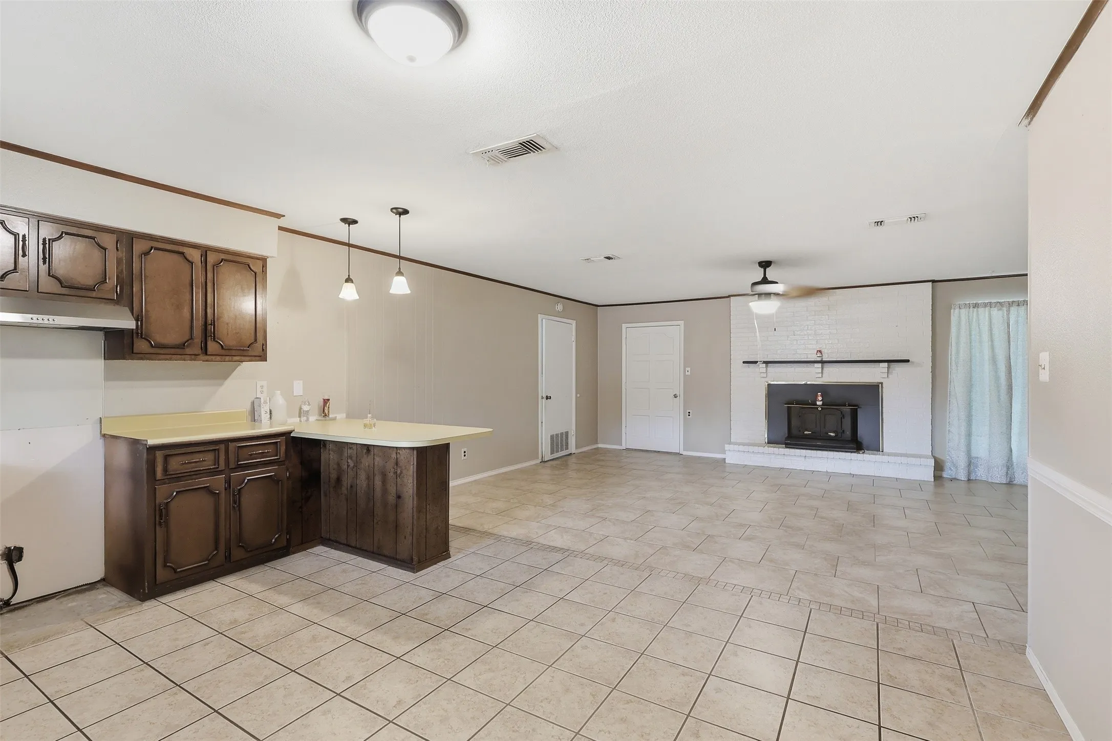 Single Family Residence For Sale in Titus County , 108 Brenda Dr., Mt Pleasant, Texas 75455, 3 Bedroom, 2 Bathroom, 2 Garage spaces, 1,550 Sqft, built in 1974, mls#21346787, Real Estate Agent in Mt Pleasant, Homes For Sale in Titus county, Homes For Sale in Mt Pleasant, Realtor in Mt Pleasant Texas, Real Estate Brokerage Independent Realty Texas, Luminita Cordes Realtor