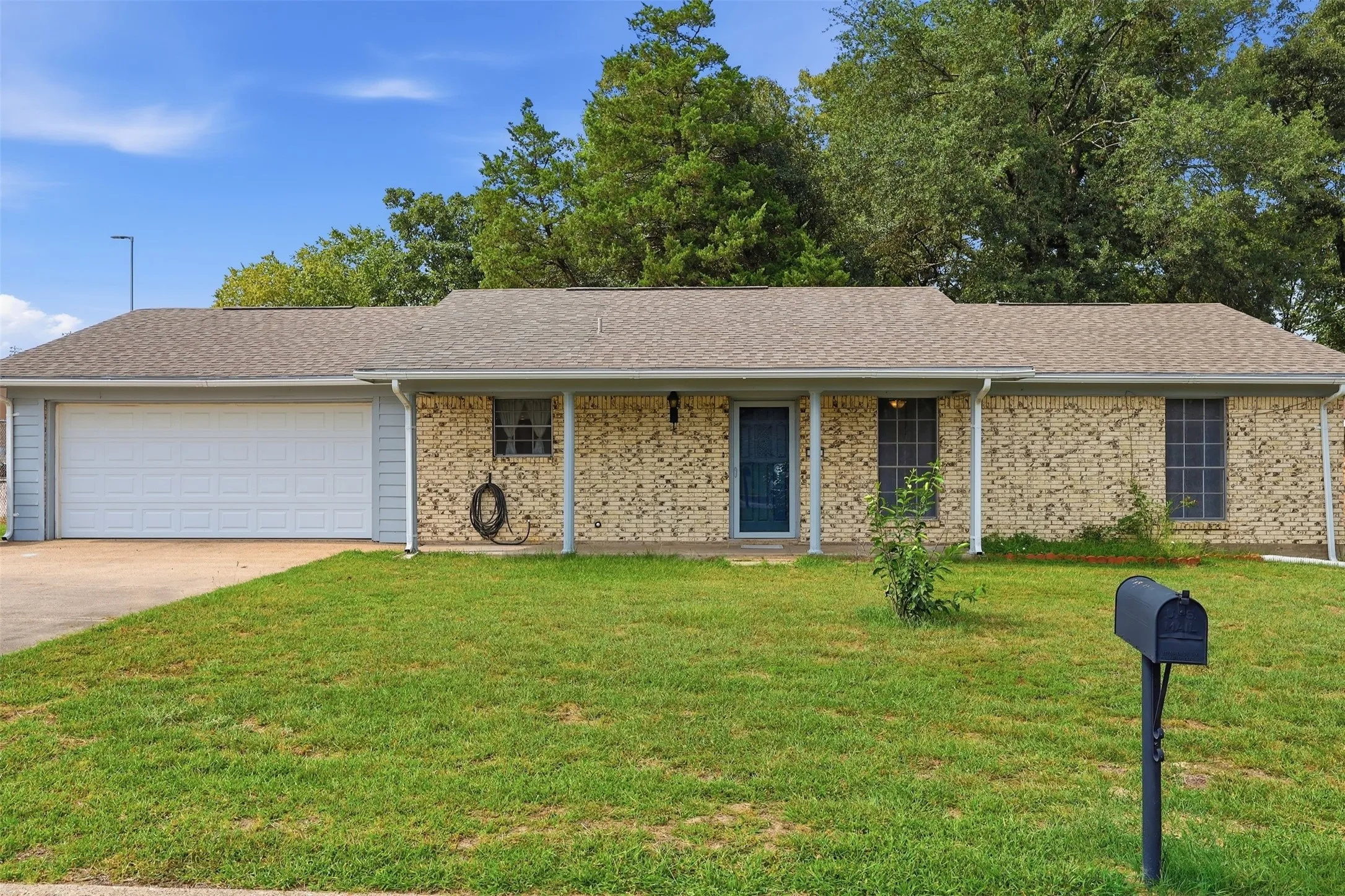 Single Family Residence For Sale in Titus County , 108 Brenda Dr., Mt Pleasant, Texas 75455, 3 Bedroom, 2 Bathroom, 2 Garage spaces, 1,550 Sqft, built in 1974, mls#21346787, Real Estate Agent in Mt Pleasant, Homes For Sale in Titus county, Homes For Sale in Mt Pleasant, Realtor in Mt Pleasant Texas, Real Estate Brokerage Independent Realty Texas, Luminita Cordes Realtor