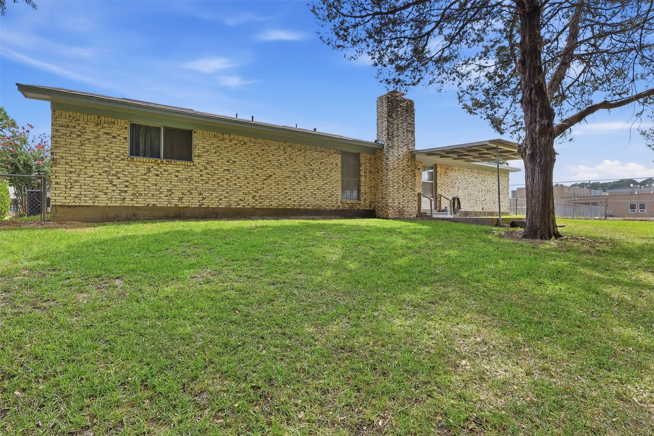 Single Family Residence For Sale in Titus County , 108 Brenda Dr., Mt Pleasant, Texas 75455, 3 Bedroom, 2 Bathroom, 2 Garage spaces, 1,550 Sqft, built in 1974, mls#21346787, Real Estate Agent in Mt Pleasant, Homes For Sale in Titus county, Homes For Sale in Mt Pleasant, Realtor in Mt Pleasant Texas, Real Estate Brokerage Independent Realty Texas, Luminita Cordes Realtor