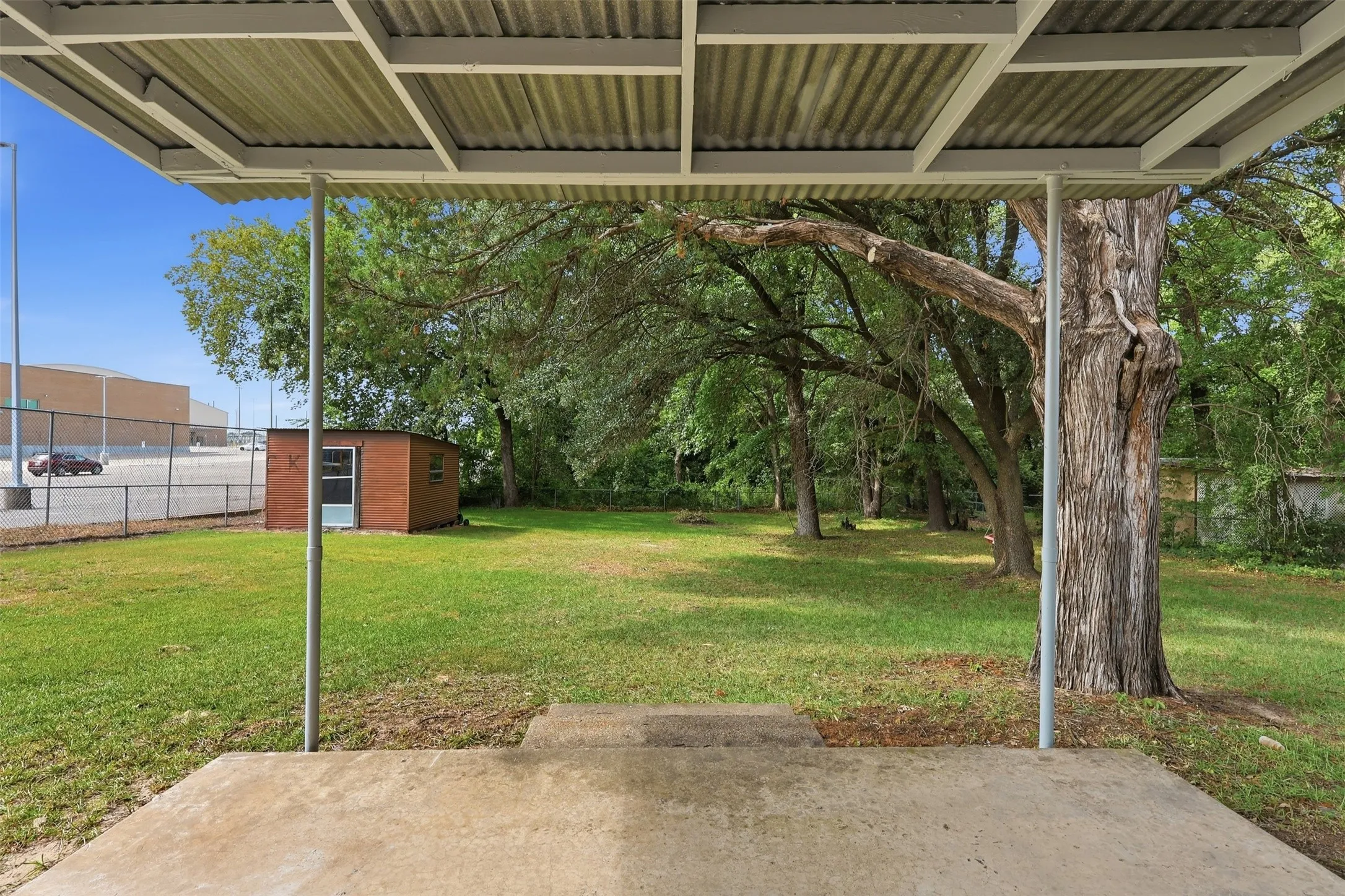Single Family Residence For Sale in Titus County , 108 Brenda Dr., Mt Pleasant, Texas 75455, 3 Bedroom, 2 Bathroom, 2 Garage spaces, 1,550 Sqft, built in 1974, mls#21346787, Real Estate Agent in Mt Pleasant, Homes For Sale in Titus county, Homes For Sale in Mt Pleasant, Realtor in Mt Pleasant Texas, Real Estate Brokerage Independent Realty Texas, Luminita Cordes Realtor