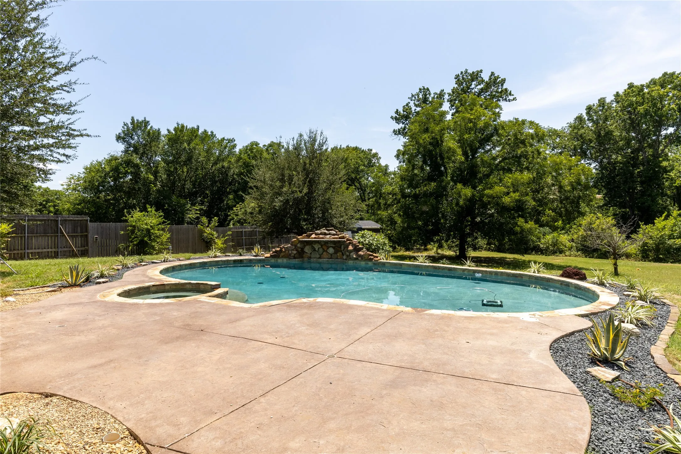 Single Family Residence For Sale in Dallas County , 2801 Vinson Road, Wylie, Texas 75098, 5 Bedroom, 5 Bathroom, 3 Garage spaces, 5,940 Sqft, built in 2011, mls#21346939, Real Estate Agent in Wylie, Homes For Sale in Dallas county, Homes For Sale in Wylie, Realtor in Wylie Texas, Real Estate Brokerage Independent Realty Texas, Luminita Cordes Realtor