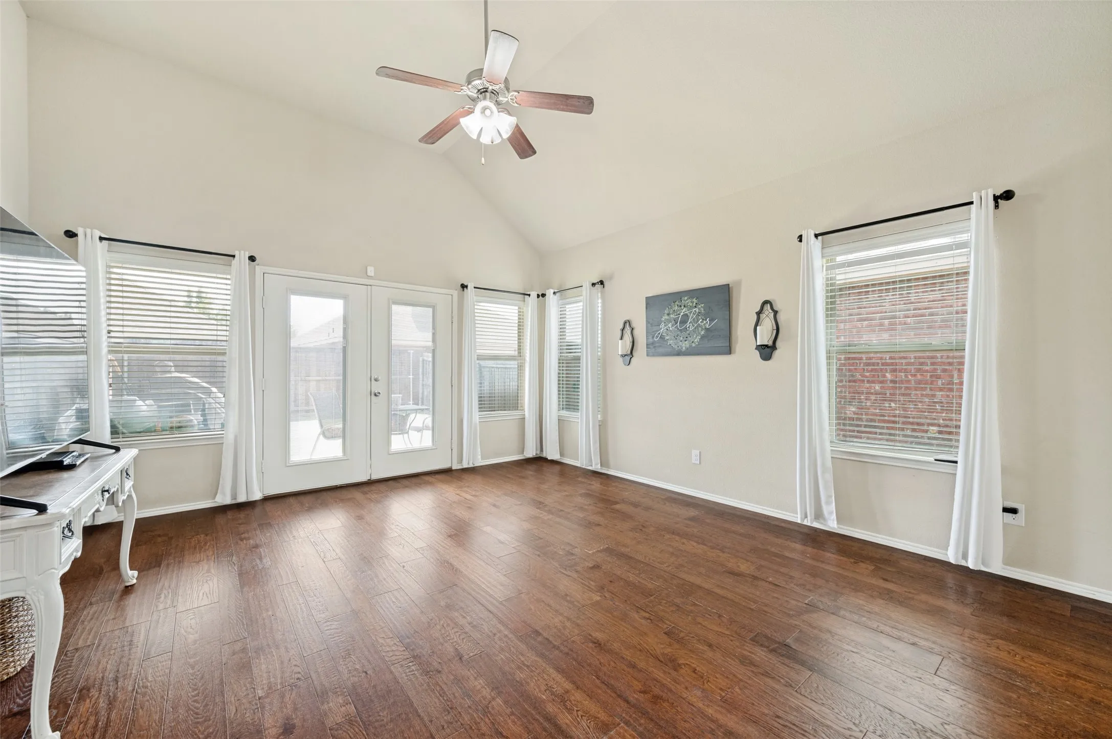 Single Family Residence For Sale in Denton County , 2404 Scott Creek Drive, Little Elm, Texas 75068, 3 Bedroom, 2 Bathroom, 2 Garage spaces, 2,006 Sqft, built in 2013, mls#21347155, Real Estate Agent in Little Elm, Homes For Sale in Denton county, Homes For Sale in Little Elm, Realtor in Little Elm Texas, Real Estate Brokerage Independent Realty Texas, Luminita Cordes Realtor