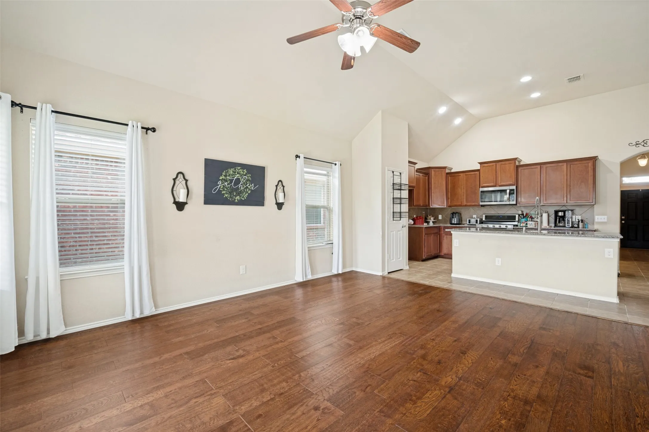 Single Family Residence For Sale in Denton County , 2404 Scott Creek Drive, Little Elm, Texas 75068, 3 Bedroom, 2 Bathroom, 2 Garage spaces, 2,006 Sqft, built in 2013, mls#21347155, Real Estate Agent in Little Elm, Homes For Sale in Denton county, Homes For Sale in Little Elm, Realtor in Little Elm Texas, Real Estate Brokerage Independent Realty Texas, Luminita Cordes Realtor
