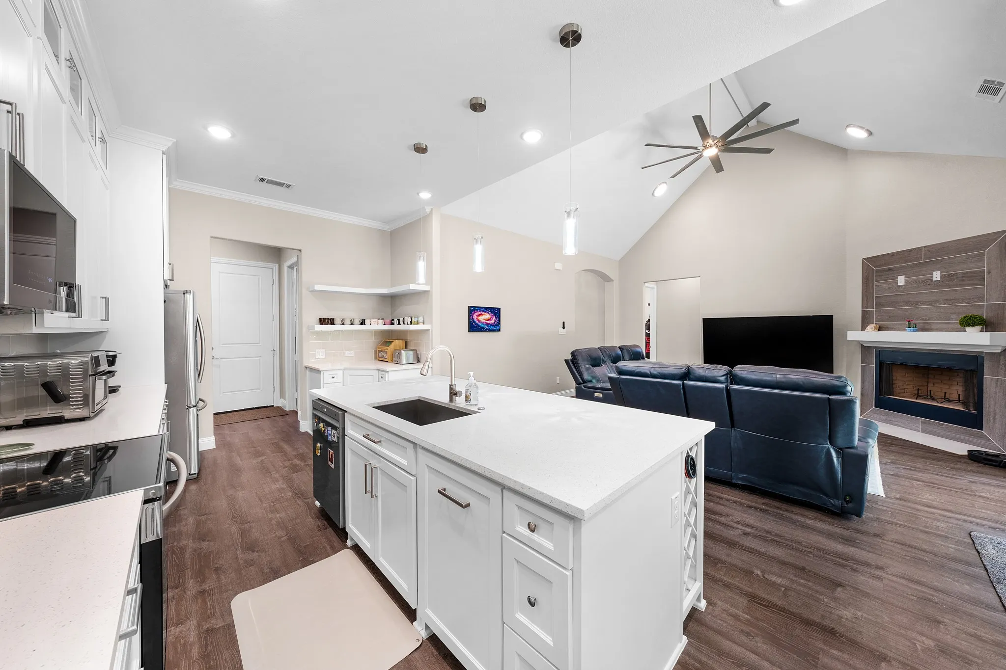 Single Family Residence For Sale in Hunt County , 1501 Oneal Street, Commerce, Texas 75428, 3 Bedroom, 3 Bathroom, 2 Garage spaces, 1,855 Sqft, built in 2022, mls#21343031, Real Estate Agent in Commerce, Homes For Sale in Hunt county, Homes For Sale in Commerce, Realtor in Commerce Texas, Real Estate Brokerage Independent Realty Texas, Luminita Cordes Realtor