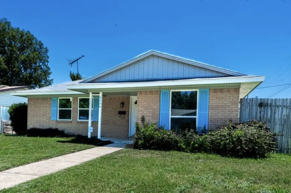 Single Family Residence For Sale in Dallas County , 4430 Windsor Drive, Garland, Texas 75042, 3 Bedroom, 2 Bathroom, 2 Garage spaces, 1,220 Sqft, built in 1966, mls#21347103, Real Estate Agent in Garland, Homes For Sale in Dallas county, Homes For Sale in Garland, Realtor in Garland Texas, Real Estate Brokerage Independent Realty Texas, Luminita Cordes Realtor