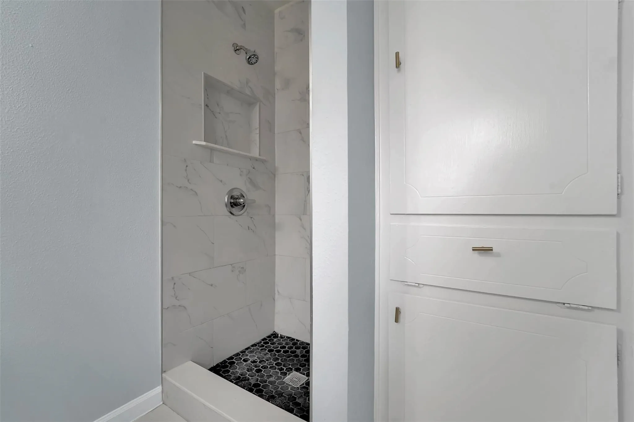 Single Family Residence For Sale in Dallas County , 4430 Windsor Drive, Garland, Texas 75042, 3 Bedroom, 2 Bathroom, 2 Garage spaces, 1,220 Sqft, built in 1966, mls#21347103, Real Estate Agent in Garland, Homes For Sale in Dallas county, Homes For Sale in Garland, Realtor in Garland Texas, Real Estate Brokerage Independent Realty Texas, Luminita Cordes Realtor
