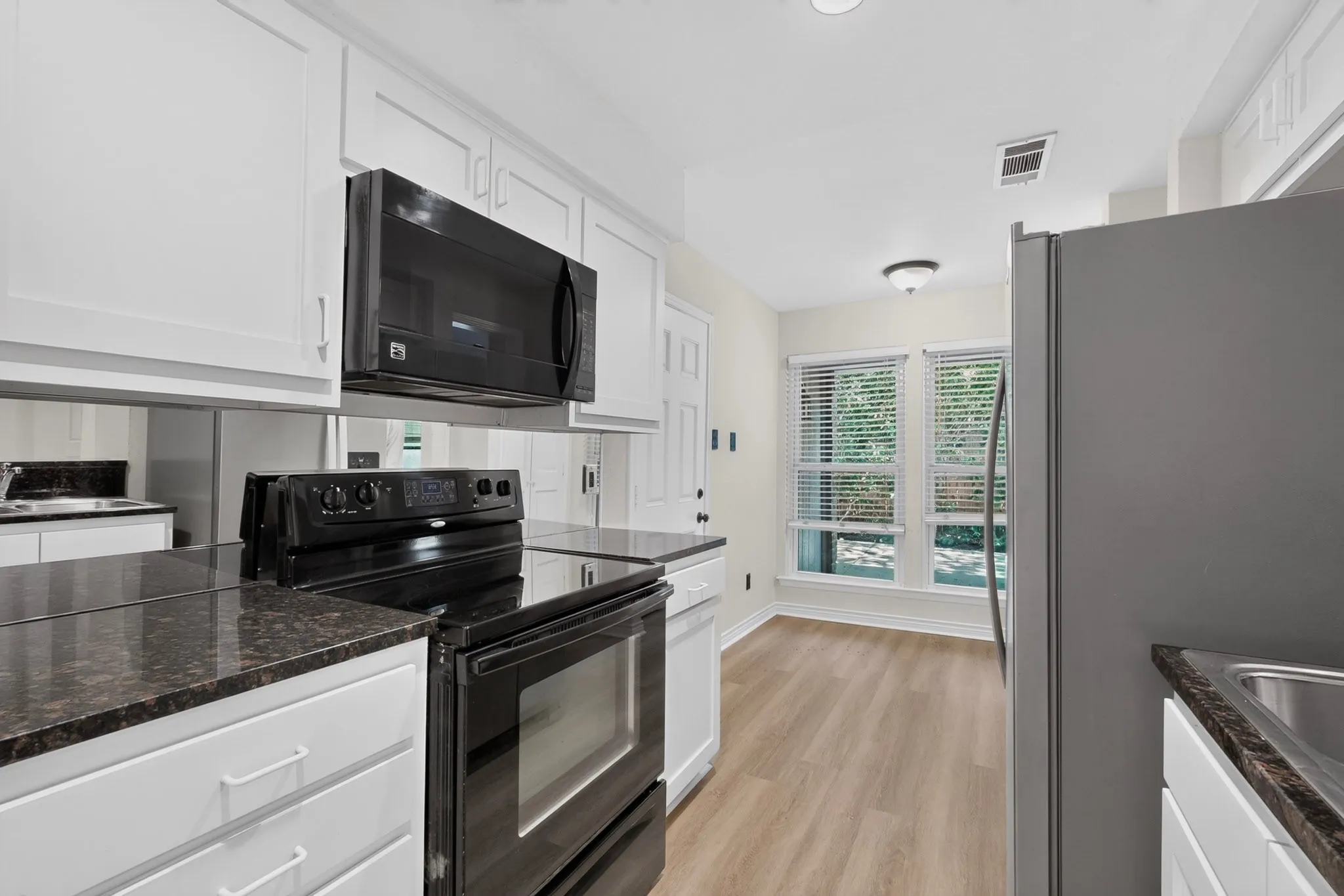 Single Family Residence For Sale in Dallas County , 3025 Westforest Drive, Dallas, Texas 75229, 2 Bedroom, 2 Bathroom, 2 Garage spaces, 1,172 Sqft, built in 1982, mls#21328548, Real Estate Agent in Dallas, Homes For Sale in Dallas county, Homes For Sale in Dallas, Realtor in Dallas Texas, Real Estate Brokerage Independent Realty Texas, Luminita Cordes Realtor
