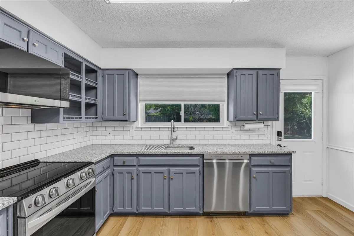 Single Family Residence For Sale in Tarrant County , 704 Matthews Court, Arlington, Texas 76012, 3 Bedroom, 2 Bathroom, 2 Garage spaces, 2,131 Sqft, built in 1978, mls#21344874, Real Estate Agent in Arlington, Homes For Sale in Tarrant county, Homes For Sale in Arlington, Realtor in Arlington Texas, Real Estate Brokerage Independent Realty Texas, Luminita Cordes Realtor