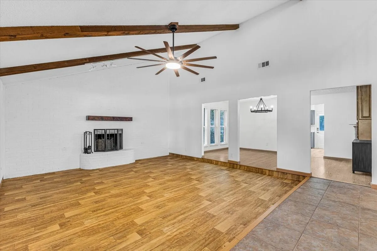 Single Family Residence For Sale in Tarrant County , 704 Matthews Court, Arlington, Texas 76012, 3 Bedroom, 2 Bathroom, 2 Garage spaces, 2,131 Sqft, built in 1978, mls#21344874, Real Estate Agent in Arlington, Homes For Sale in Tarrant county, Homes For Sale in Arlington, Realtor in Arlington Texas, Real Estate Brokerage Independent Realty Texas, Luminita Cordes Realtor