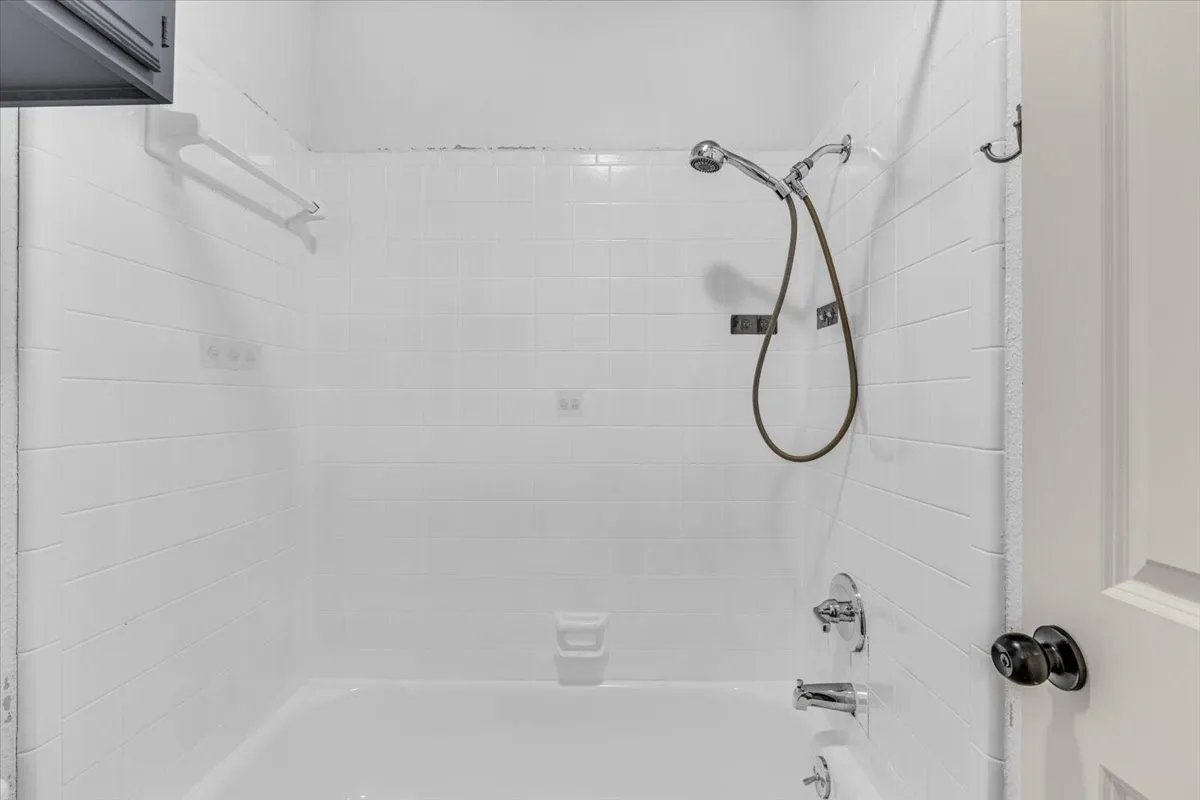 Single Family Residence For Sale in Tarrant County , 704 Matthews Court, Arlington, Texas 76012, 3 Bedroom, 2 Bathroom, 2 Garage spaces, 2,131 Sqft, built in 1978, mls#21344874, Real Estate Agent in Arlington, Homes For Sale in Tarrant county, Homes For Sale in Arlington, Realtor in Arlington Texas, Real Estate Brokerage Independent Realty Texas, Luminita Cordes Realtor