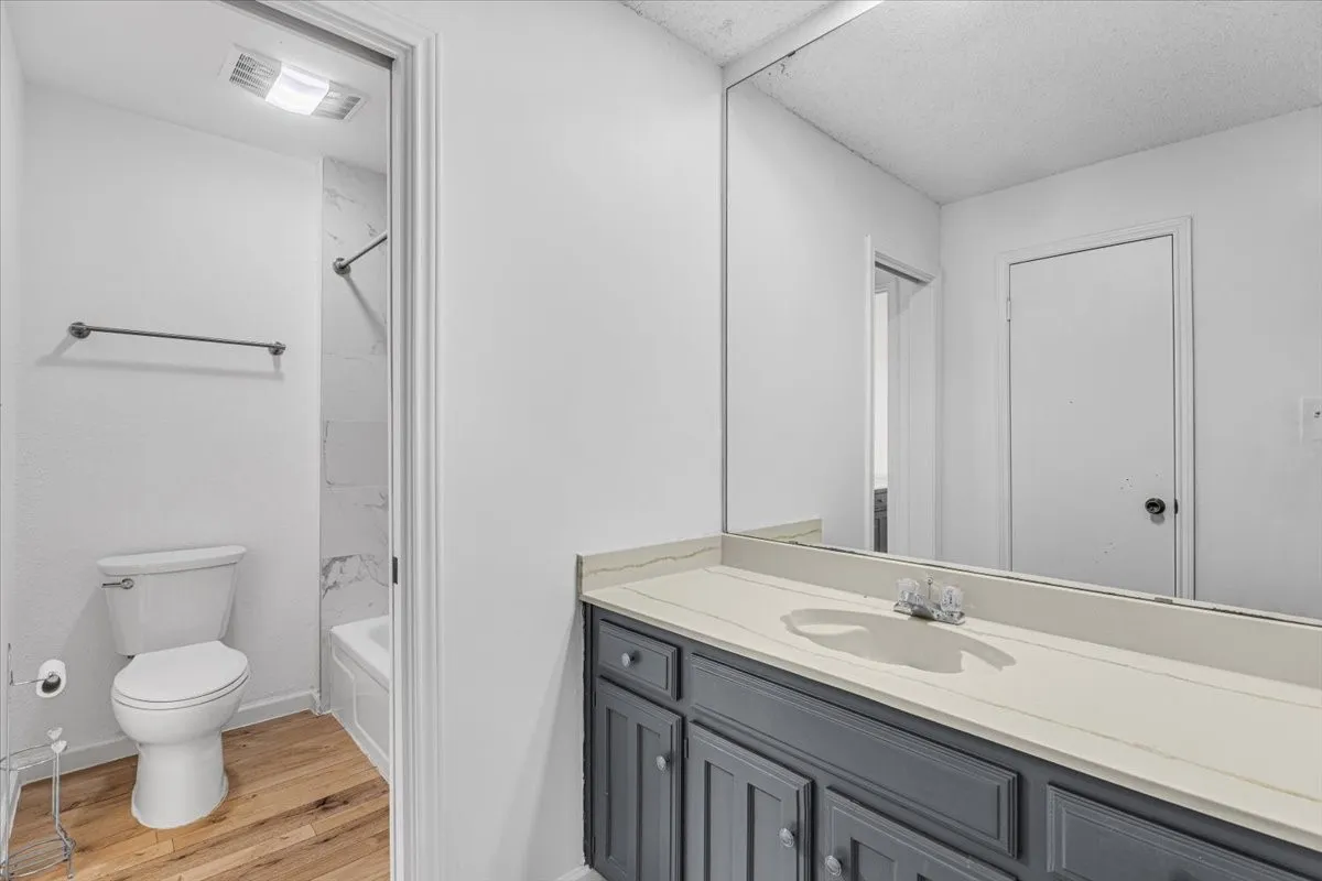 Single Family Residence For Sale in Tarrant County , 704 Matthews Court, Arlington, Texas 76012, 3 Bedroom, 2 Bathroom, 2 Garage spaces, 2,131 Sqft, built in 1978, mls#21344874, Real Estate Agent in Arlington, Homes For Sale in Tarrant county, Homes For Sale in Arlington, Realtor in Arlington Texas, Real Estate Brokerage Independent Realty Texas, Luminita Cordes Realtor