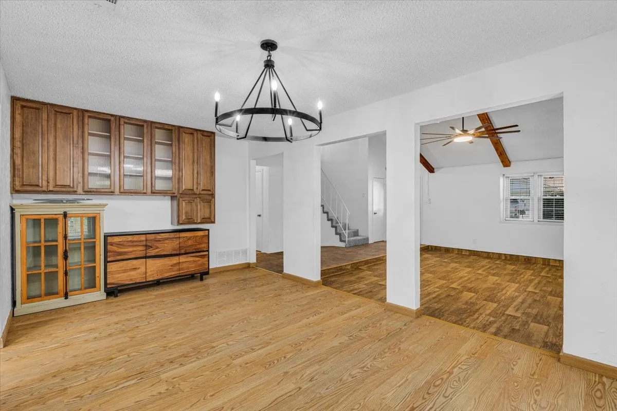 Single Family Residence For Sale in Tarrant County , 704 Matthews Court, Arlington, Texas 76012, 3 Bedroom, 2 Bathroom, 2 Garage spaces, 2,131 Sqft, built in 1978, mls#21344874, Real Estate Agent in Arlington, Homes For Sale in Tarrant county, Homes For Sale in Arlington, Realtor in Arlington Texas, Real Estate Brokerage Independent Realty Texas, Luminita Cordes Realtor