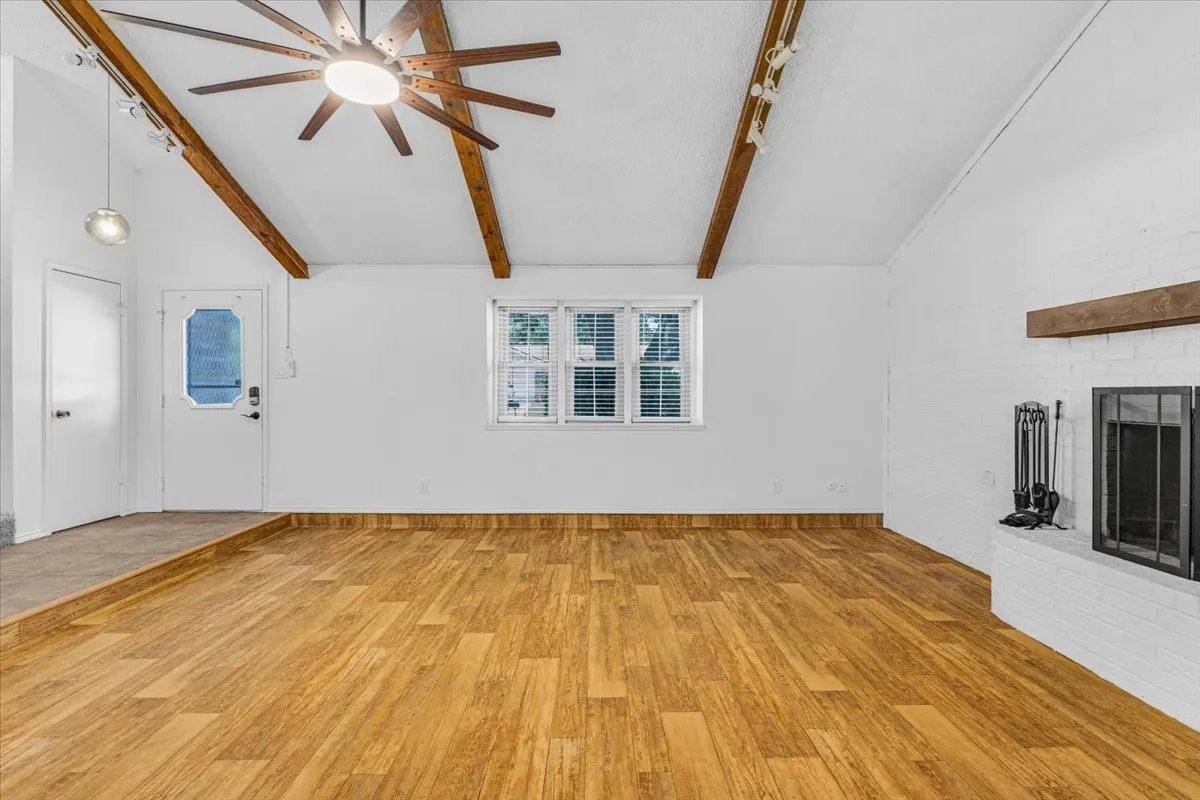 Single Family Residence For Sale in Tarrant County , 704 Matthews Court, Arlington, Texas 76012, 3 Bedroom, 2 Bathroom, 2 Garage spaces, 2,131 Sqft, built in 1978, mls#21344874, Real Estate Agent in Arlington, Homes For Sale in Tarrant county, Homes For Sale in Arlington, Realtor in Arlington Texas, Real Estate Brokerage Independent Realty Texas, Luminita Cordes Realtor