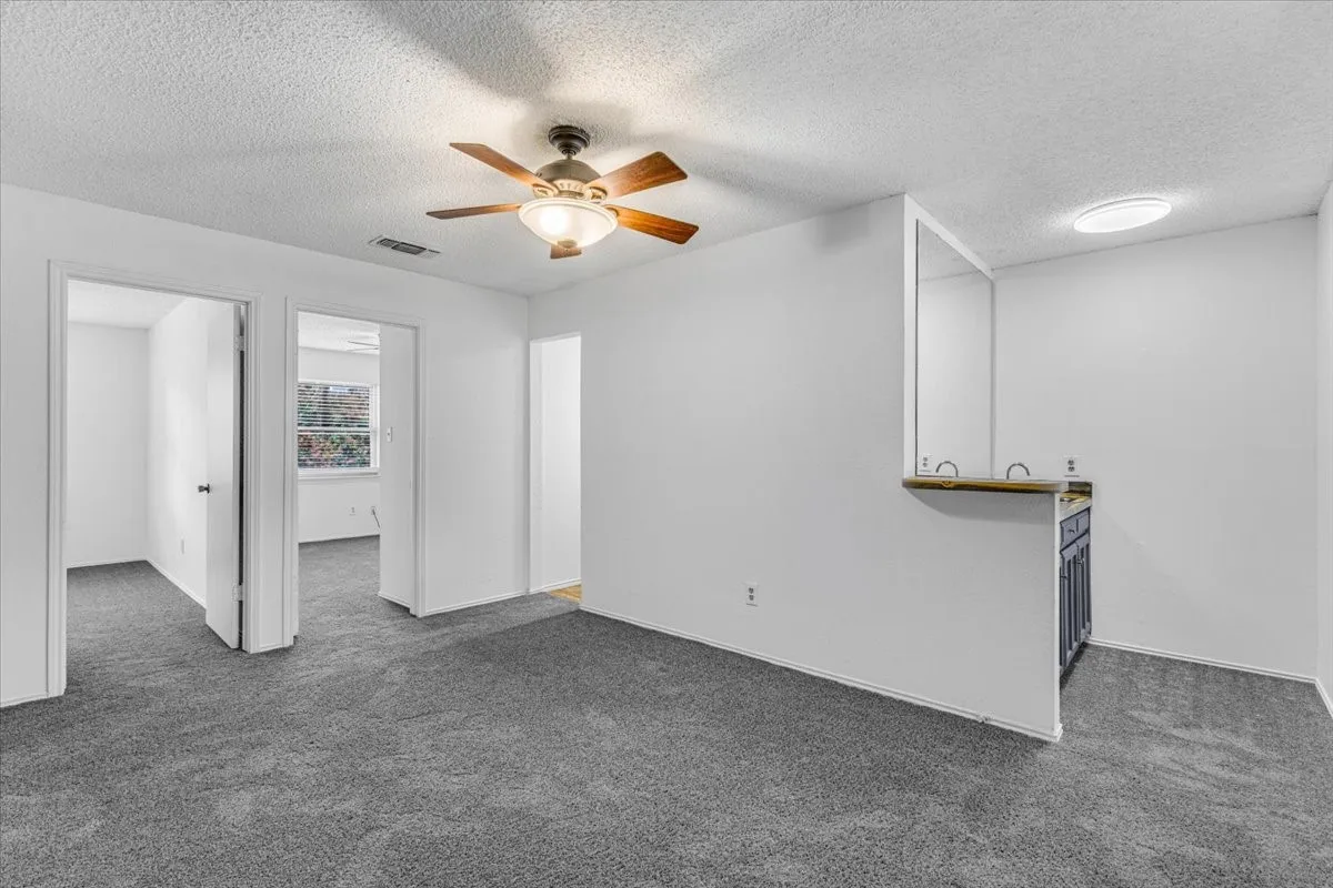 Single Family Residence For Sale in Tarrant County , 704 Matthews Court, Arlington, Texas 76012, 3 Bedroom, 2 Bathroom, 2 Garage spaces, 2,131 Sqft, built in 1978, mls#21344874, Real Estate Agent in Arlington, Homes For Sale in Tarrant county, Homes For Sale in Arlington, Realtor in Arlington Texas, Real Estate Brokerage Independent Realty Texas, Luminita Cordes Realtor