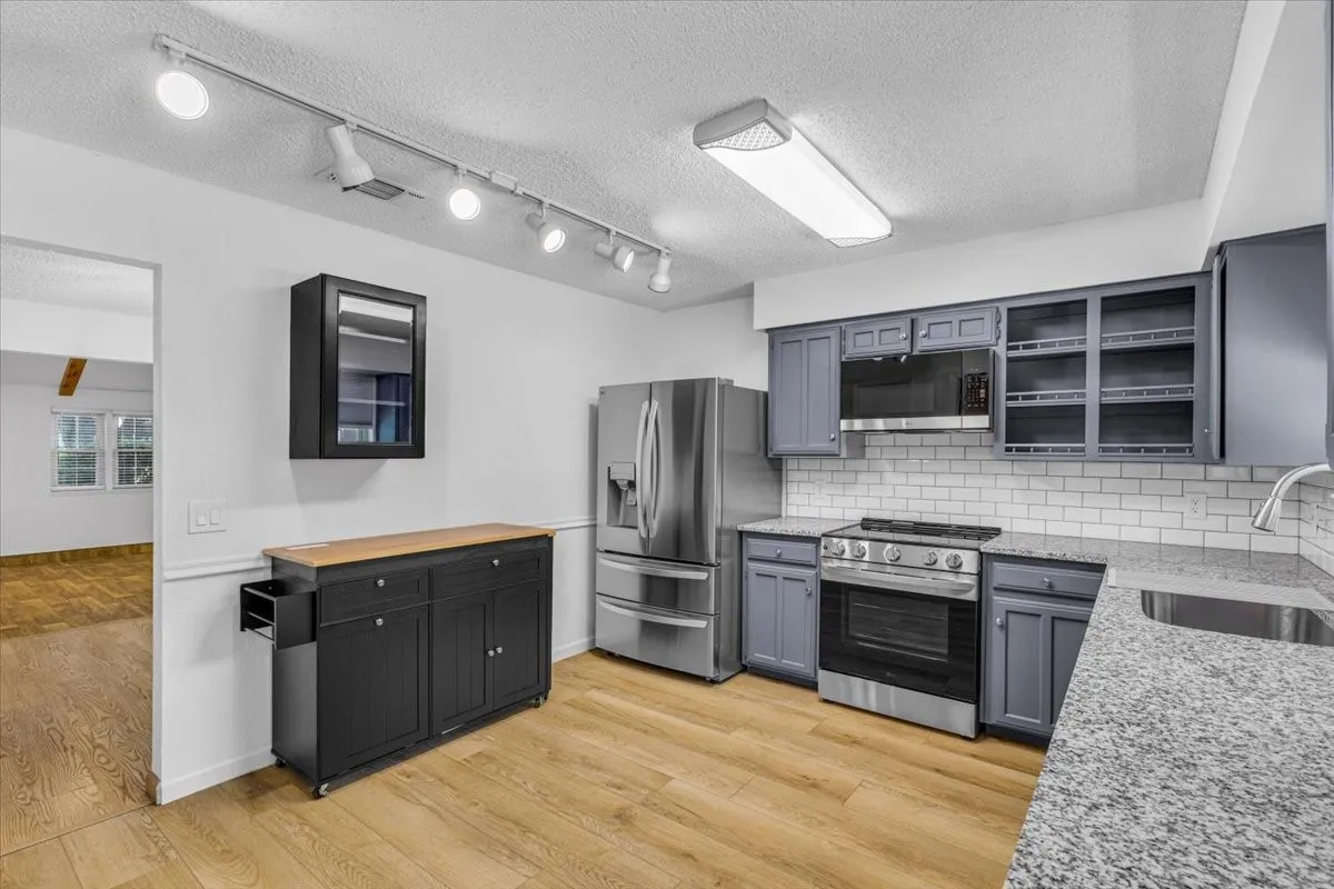 Single Family Residence For Sale in Tarrant County , 704 Matthews Court, Arlington, Texas 76012, 3 Bedroom, 2 Bathroom, 2 Garage spaces, 2,131 Sqft, built in 1978, mls#21344874, Real Estate Agent in Arlington, Homes For Sale in Tarrant county, Homes For Sale in Arlington, Realtor in Arlington Texas, Real Estate Brokerage Independent Realty Texas, Luminita Cordes Realtor