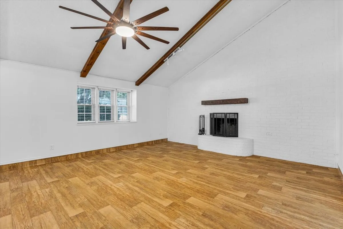 Single Family Residence For Sale in Tarrant County , 704 Matthews Court, Arlington, Texas 76012, 3 Bedroom, 2 Bathroom, 2 Garage spaces, 2,131 Sqft, built in 1978, mls#21344874, Real Estate Agent in Arlington, Homes For Sale in Tarrant county, Homes For Sale in Arlington, Realtor in Arlington Texas, Real Estate Brokerage Independent Realty Texas, Luminita Cordes Realtor