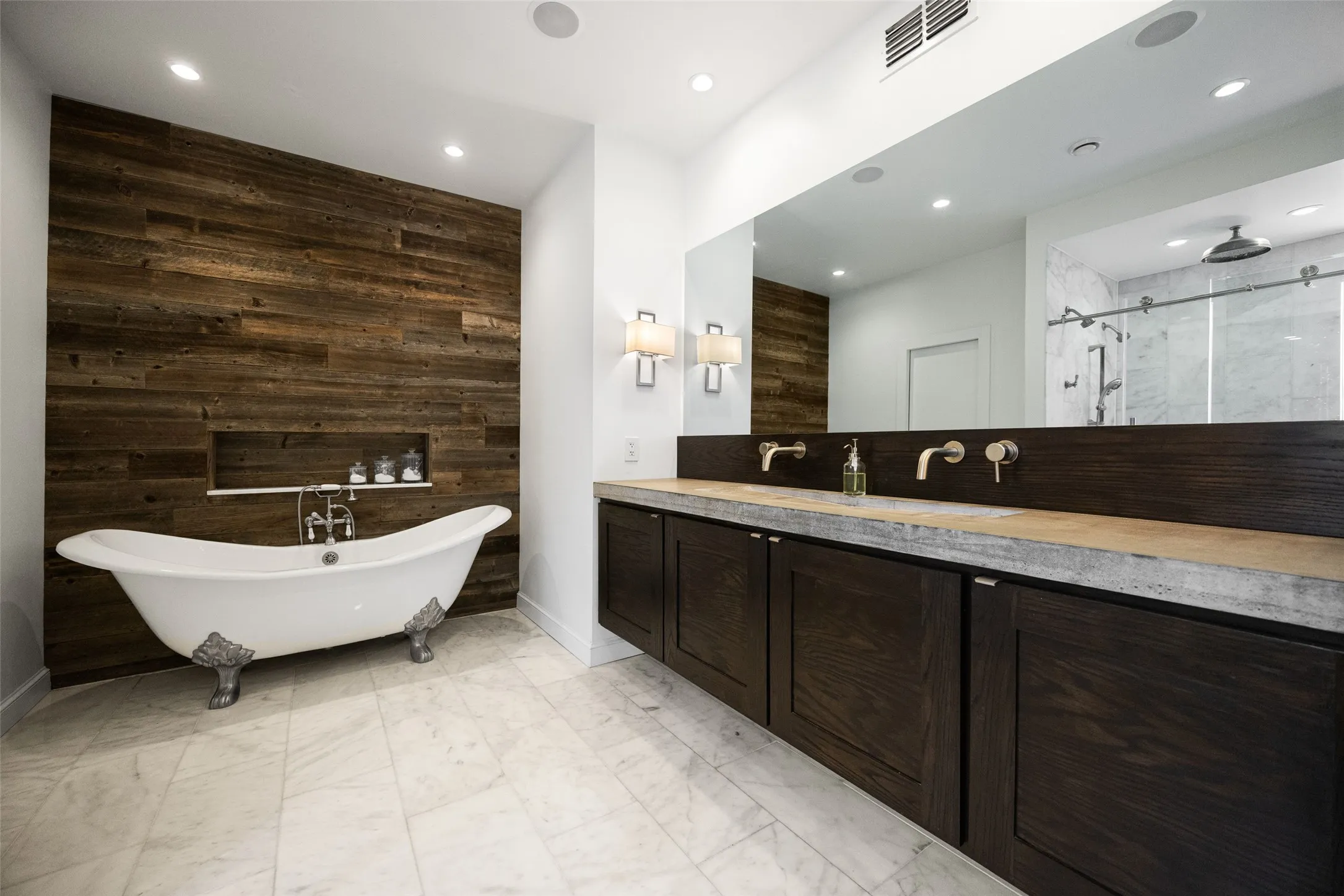 Condominium For Sale in Dallas County , 3606 Prescott Avenue, Dallas, Texas 75219, 2 Bedroom, 3 Bathroom, 1 Garage spaces, 2,109 Sqft, built in 1968, Price $650,000, mls#21346115, Real Estate Agent in Dallas, Homes For Sale in Dallas county, Homes For Sale in Dallas, Realtor in Dallas Texas, Real Estate Brokerage Independent Realty Texas, Luminita Cordes Realtor