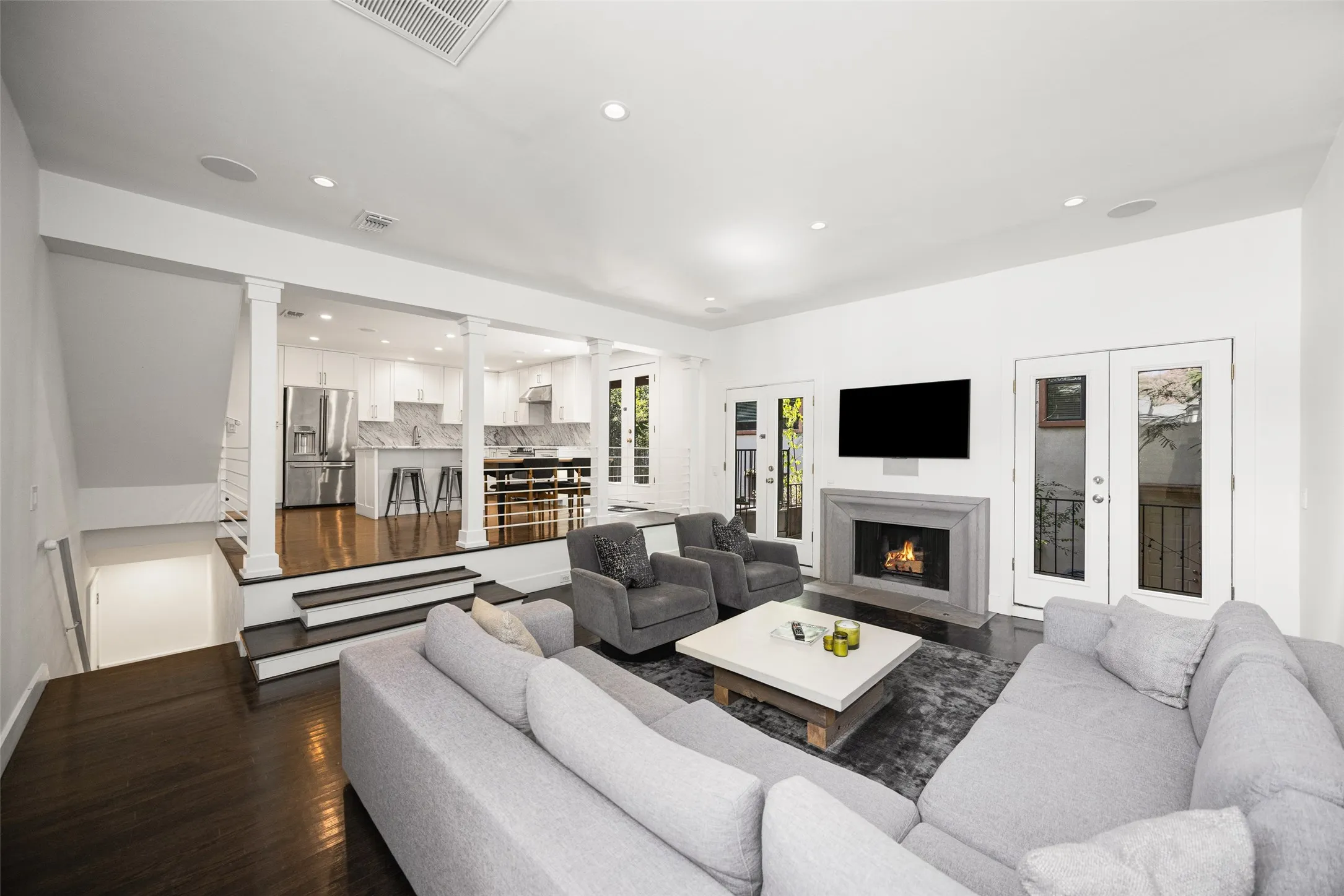 Condominium For Sale in Dallas County , 3606 Prescott Avenue, Dallas, Texas 75219, 2 Bedroom, 3 Bathroom, 1 Garage spaces, 2,109 Sqft, built in 1968, Price $650,000, mls#21346115, Real Estate Agent in Dallas, Homes For Sale in Dallas county, Homes For Sale in Dallas, Realtor in Dallas Texas, Real Estate Brokerage Independent Realty Texas, Luminita Cordes Realtor