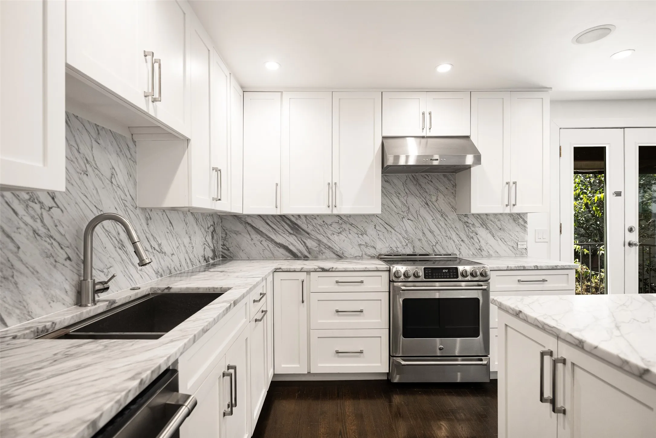 Condominium For Sale in Dallas County , 3606 Prescott Avenue, Dallas, Texas 75219, 2 Bedroom, 3 Bathroom, 1 Garage spaces, 2,109 Sqft, built in 1968, Price $650,000, mls#21346115, Real Estate Agent in Dallas, Homes For Sale in Dallas county, Homes For Sale in Dallas, Realtor in Dallas Texas, Real Estate Brokerage Independent Realty Texas, Luminita Cordes Realtor