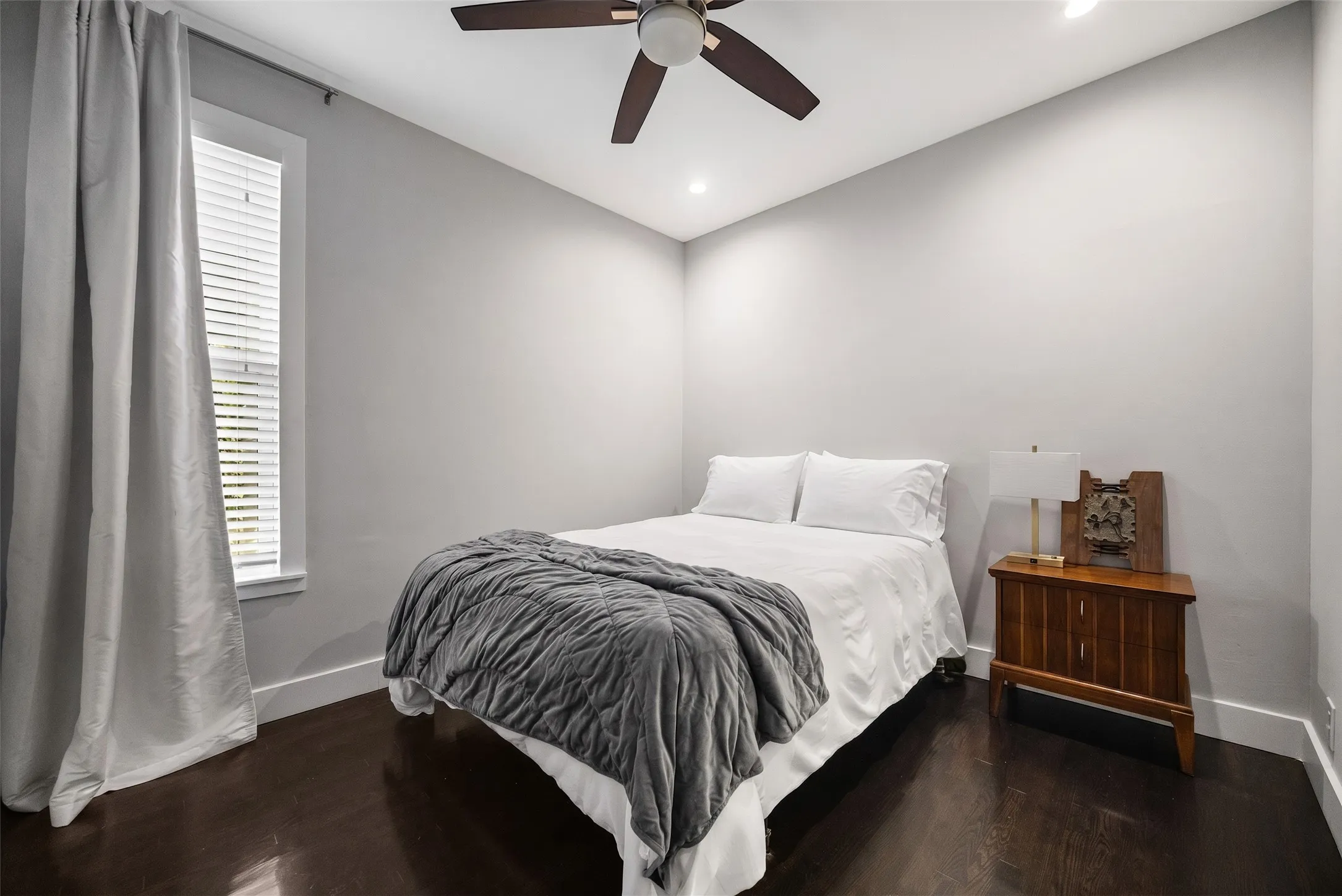 Condominium For Sale in Dallas County , 3606 Prescott Avenue, Dallas, Texas 75219, 2 Bedroom, 3 Bathroom, 1 Garage spaces, 2,109 Sqft, built in 1968, Price $650,000, mls#21346115, Real Estate Agent in Dallas, Homes For Sale in Dallas county, Homes For Sale in Dallas, Realtor in Dallas Texas, Real Estate Brokerage Independent Realty Texas, Luminita Cordes Realtor