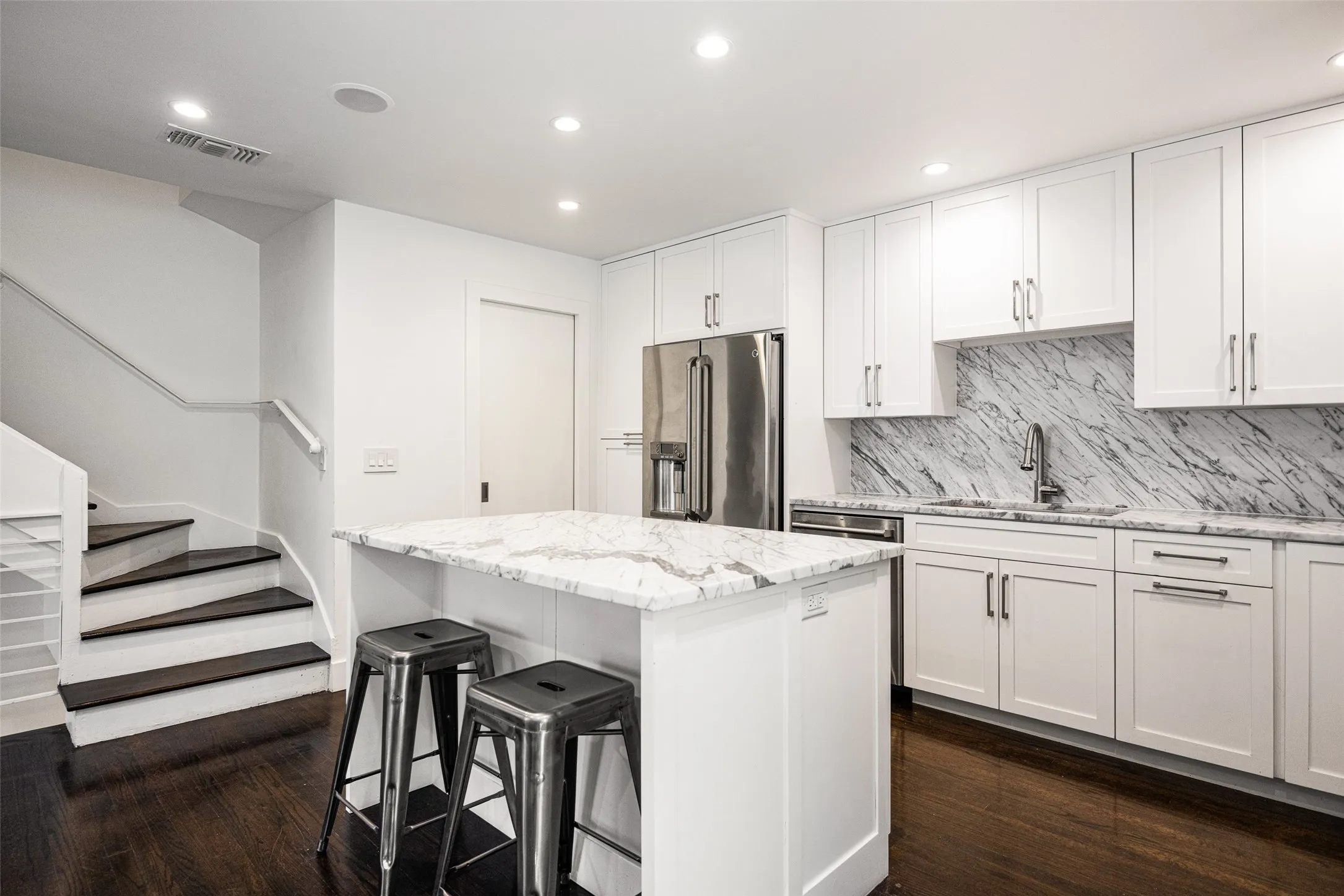 Condominium For Sale in Dallas County , 3606 Prescott Avenue, Dallas, Texas 75219, 2 Bedroom, 3 Bathroom, 1 Garage spaces, 2,109 Sqft, built in 1968, Price $650,000, mls#21346115, Real Estate Agent in Dallas, Homes For Sale in Dallas county, Homes For Sale in Dallas, Realtor in Dallas Texas, Real Estate Brokerage Independent Realty Texas, Luminita Cordes Realtor