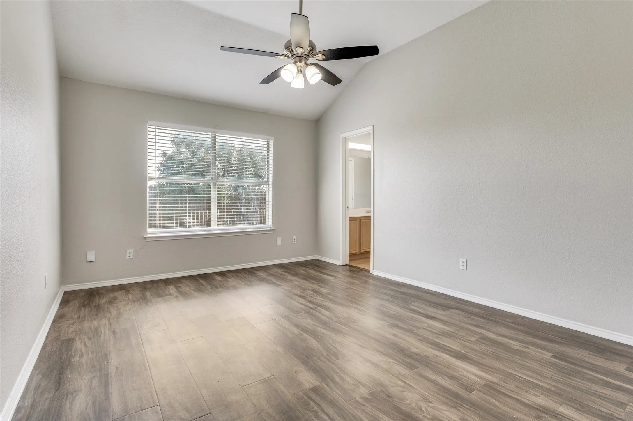 Single Family Residence For Sale in Tarrant County , 800 Ponselle Drive, Arlington, Texas 76001, 3 Bedrooms, 2 Bathrooms, 2 Garage spaces, 1,441 Sqft, built in 1999, Price $299,900, mls#21346096, Real Estate Agent in Arlington, Homes For Sale in Tarrant county, Homes For Sale in Arlington, Realtor in Arlington Texas, Real Estate Brokerage Independent Realty Texas, Luminita Cordes Realtor