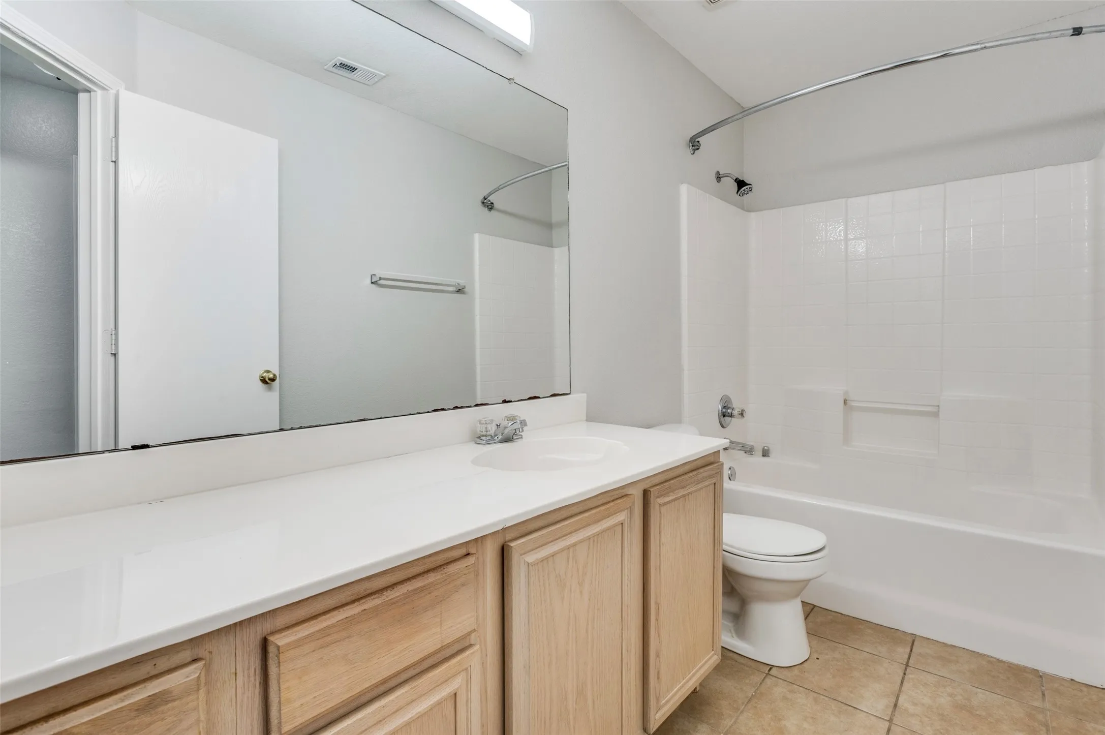 Single Family Residence For Sale in Tarrant County , 800 Ponselle Drive, Arlington, Texas 76001, 3 Bedrooms, 2 Bathrooms, 2 Garage spaces, 1,441 Sqft, built in 1999, Price $299,900, mls#21346096, Real Estate Agent in Arlington, Homes For Sale in Tarrant county, Homes For Sale in Arlington, Realtor in Arlington Texas, Real Estate Brokerage Independent Realty Texas, Luminita Cordes Realtor