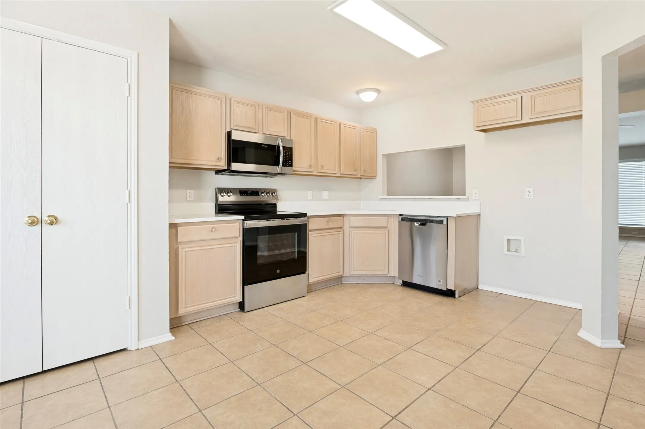 Single Family Residence For Sale in Tarrant County , 800 Ponselle Drive, Arlington, Texas 76001, 3 Bedrooms, 2 Bathrooms, 2 Garage spaces, 1,441 Sqft, built in 1999, Price $299,900, mls#21346096, Real Estate Agent in Arlington, Homes For Sale in Tarrant county, Homes For Sale in Arlington, Realtor in Arlington Texas, Real Estate Brokerage Independent Realty Texas, Luminita Cordes Realtor