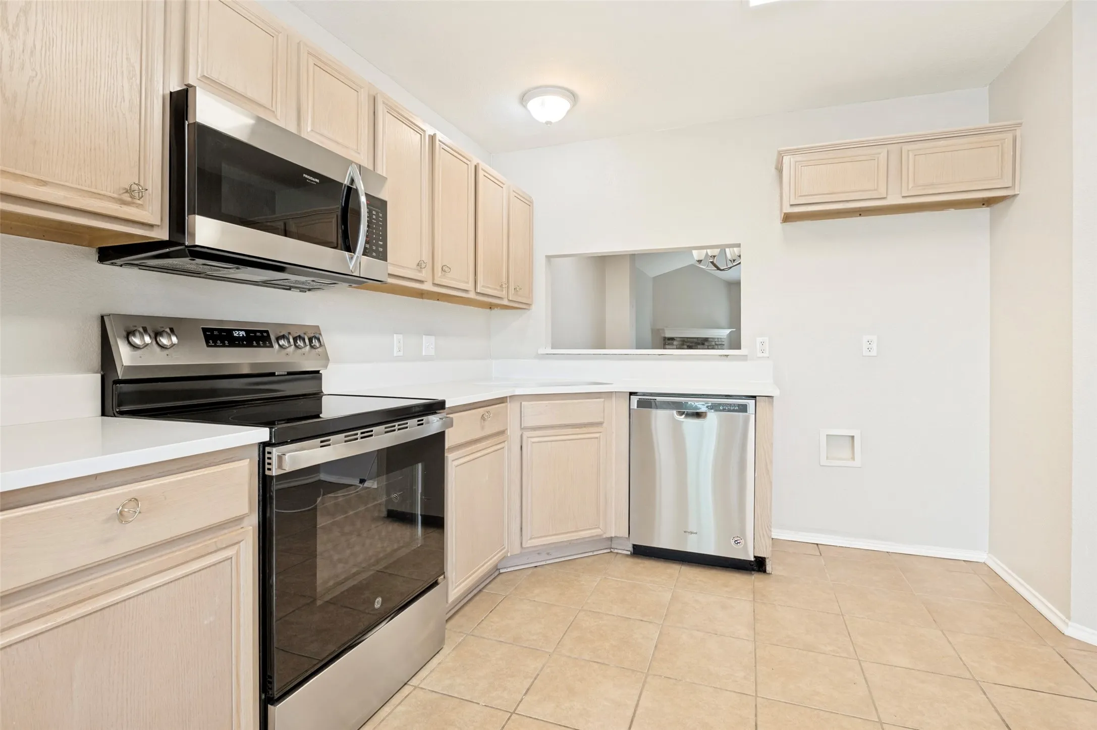 Single Family Residence For Sale in Tarrant County , 800 Ponselle Drive, Arlington, Texas 76001, 3 Bedrooms, 2 Bathrooms, 2 Garage spaces, 1,441 Sqft, built in 1999, Price $299,900, mls#21346096, Real Estate Agent in Arlington, Homes For Sale in Tarrant county, Homes For Sale in Arlington, Realtor in Arlington Texas, Real Estate Brokerage Independent Realty Texas, Luminita Cordes Realtor