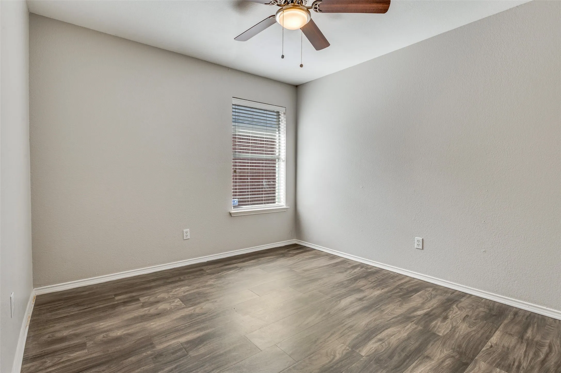 Single Family Residence For Sale in Tarrant County , 800 Ponselle Drive, Arlington, Texas 76001, 3 Bedrooms, 2 Bathrooms, 2 Garage spaces, 1,441 Sqft, built in 1999, Price $299,900, mls#21346096, Real Estate Agent in Arlington, Homes For Sale in Tarrant county, Homes For Sale in Arlington, Realtor in Arlington Texas, Real Estate Brokerage Independent Realty Texas, Luminita Cordes Realtor