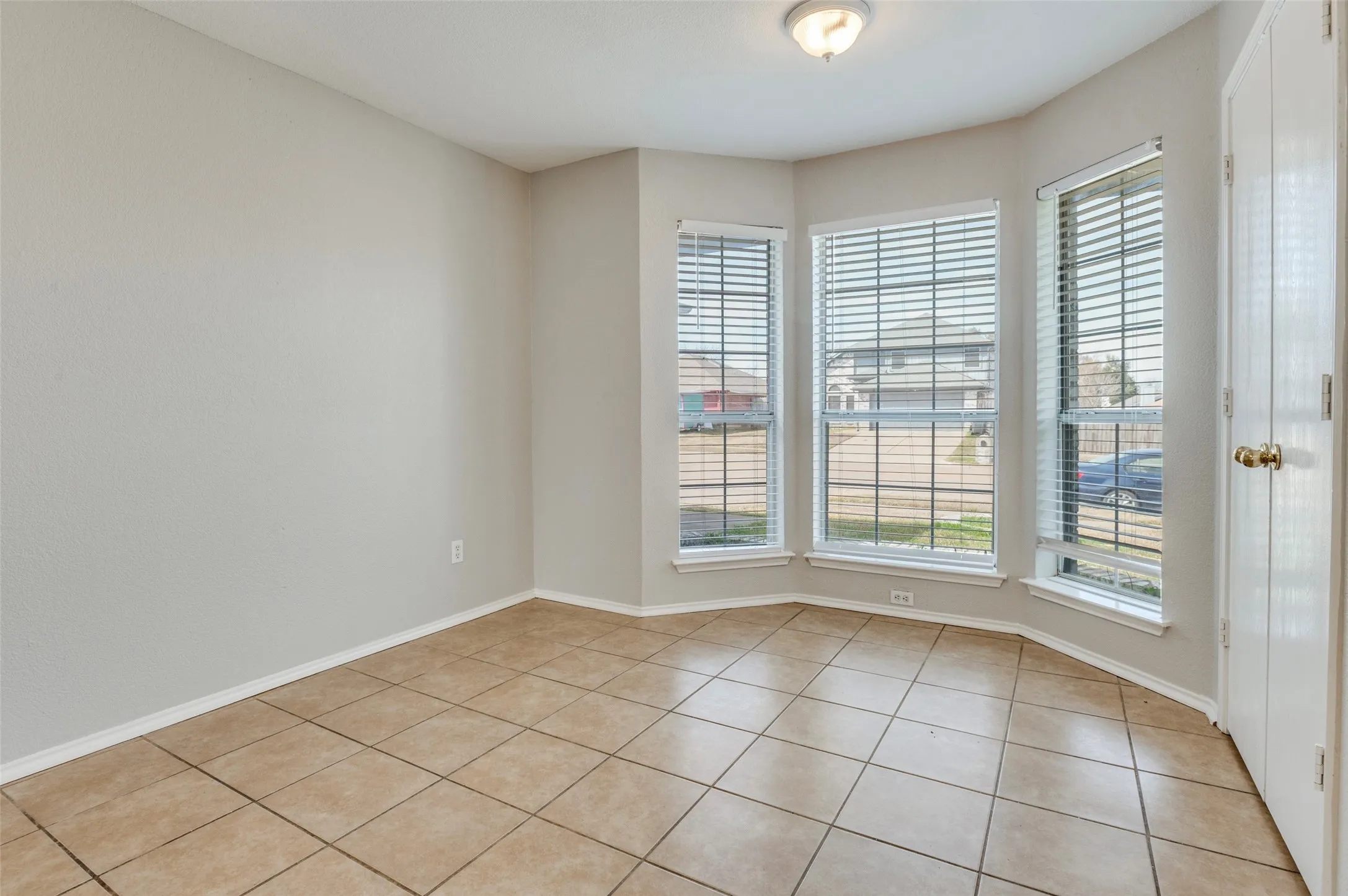 Single Family Residence For Sale in Tarrant County , 800 Ponselle Drive, Arlington, Texas 76001, 3 Bedrooms, 2 Bathrooms, 2 Garage spaces, 1,441 Sqft, built in 1999, Price $299,900, mls#21346096, Real Estate Agent in Arlington, Homes For Sale in Tarrant county, Homes For Sale in Arlington, Realtor in Arlington Texas, Real Estate Brokerage Independent Realty Texas, Luminita Cordes Realtor