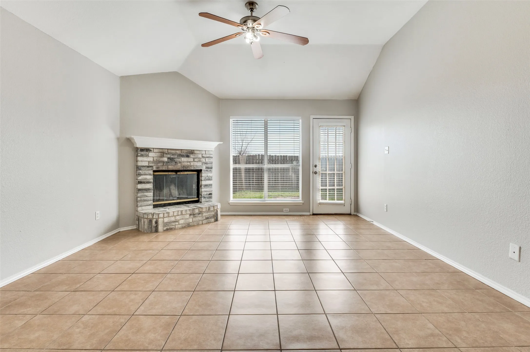Single Family Residence For Sale in Tarrant County , 800 Ponselle Drive, Arlington, Texas 76001, 3 Bedrooms, 2 Bathrooms, 2 Garage spaces, 1,441 Sqft, built in 1999, Price $299,900, mls#21346096, Real Estate Agent in Arlington, Homes For Sale in Tarrant county, Homes For Sale in Arlington, Realtor in Arlington Texas, Real Estate Brokerage Independent Realty Texas, Luminita Cordes Realtor