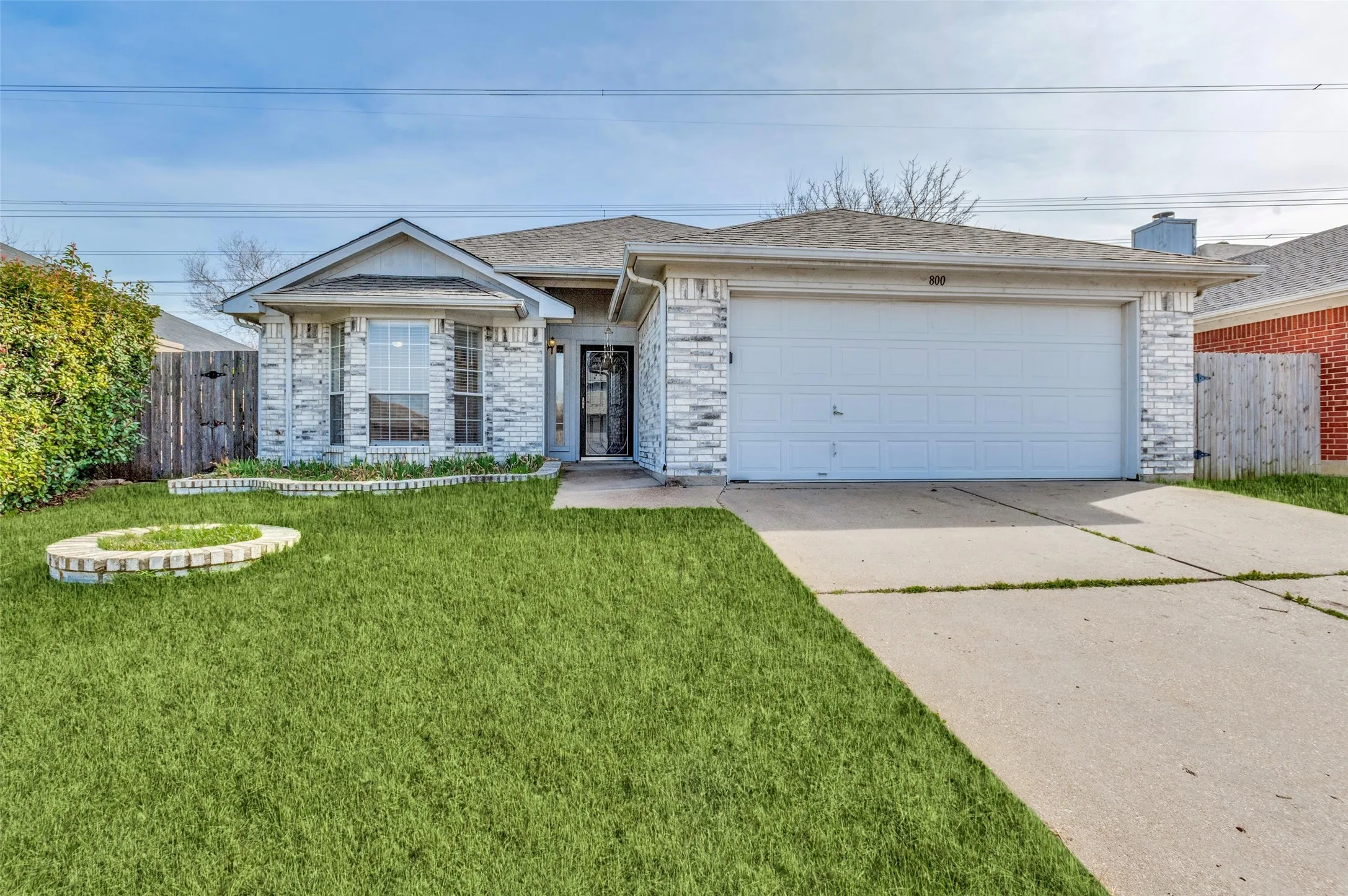 Single Family Residence For Sale in Tarrant County , 800 Ponselle Drive, Arlington, Texas 76001, 3 Bedrooms, 2 Bathrooms, 2 Garage spaces, 1,441 Sqft, built in 1999, Price $299,900, mls#21346096, Real Estate Agent in Arlington, Homes For Sale in Tarrant county, Homes For Sale in Arlington, Realtor in Arlington Texas, Real Estate Brokerage Independent Realty Texas, Luminita Cordes Realtor