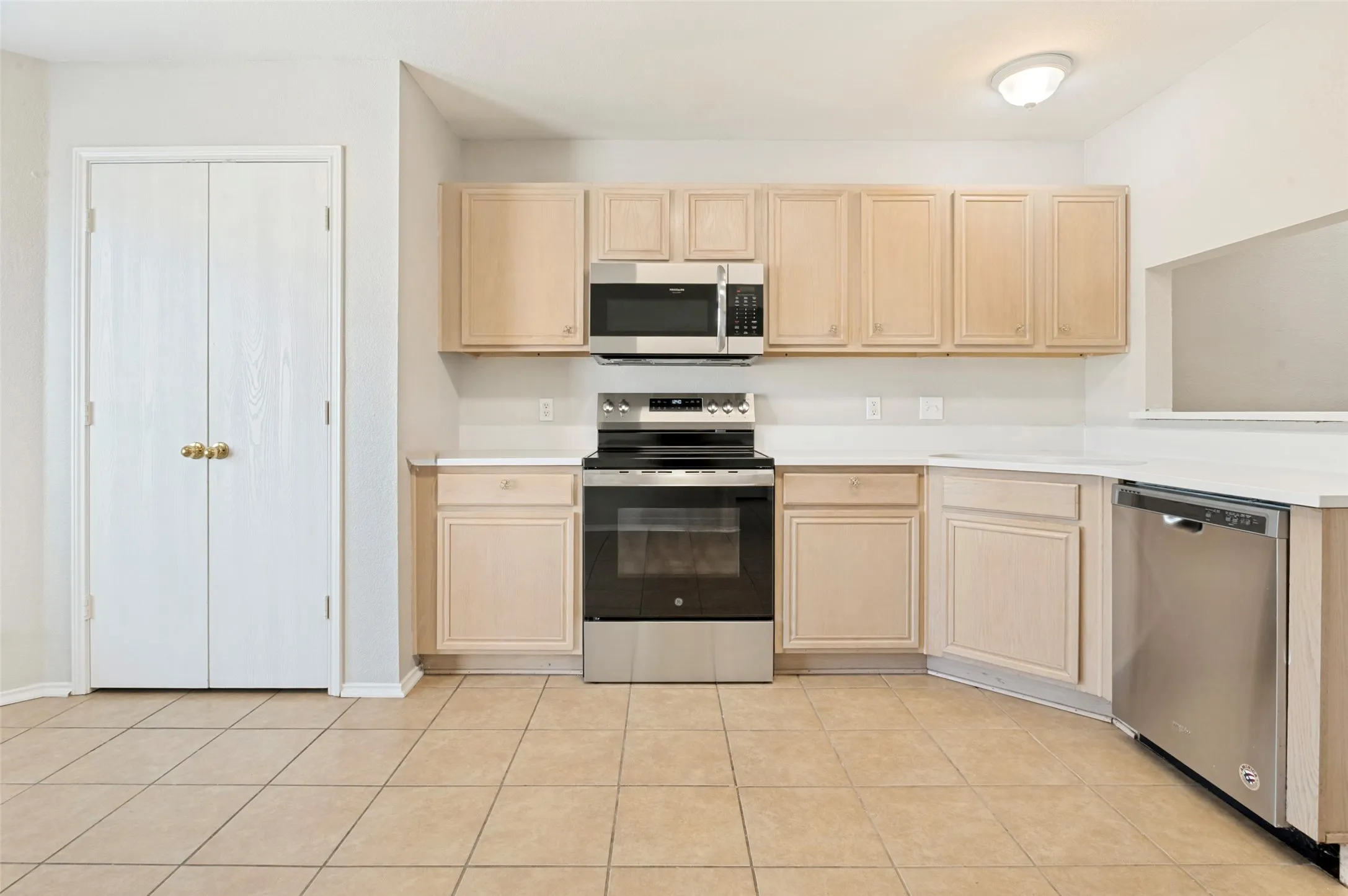 Single Family Residence For Sale in Tarrant County , 800 Ponselle Drive, Arlington, Texas 76001, 3 Bedrooms, 2 Bathrooms, 2 Garage spaces, 1,441 Sqft, built in 1999, Price $299,900, mls#21346096, Real Estate Agent in Arlington, Homes For Sale in Tarrant county, Homes For Sale in Arlington, Realtor in Arlington Texas, Real Estate Brokerage Independent Realty Texas, Luminita Cordes Realtor