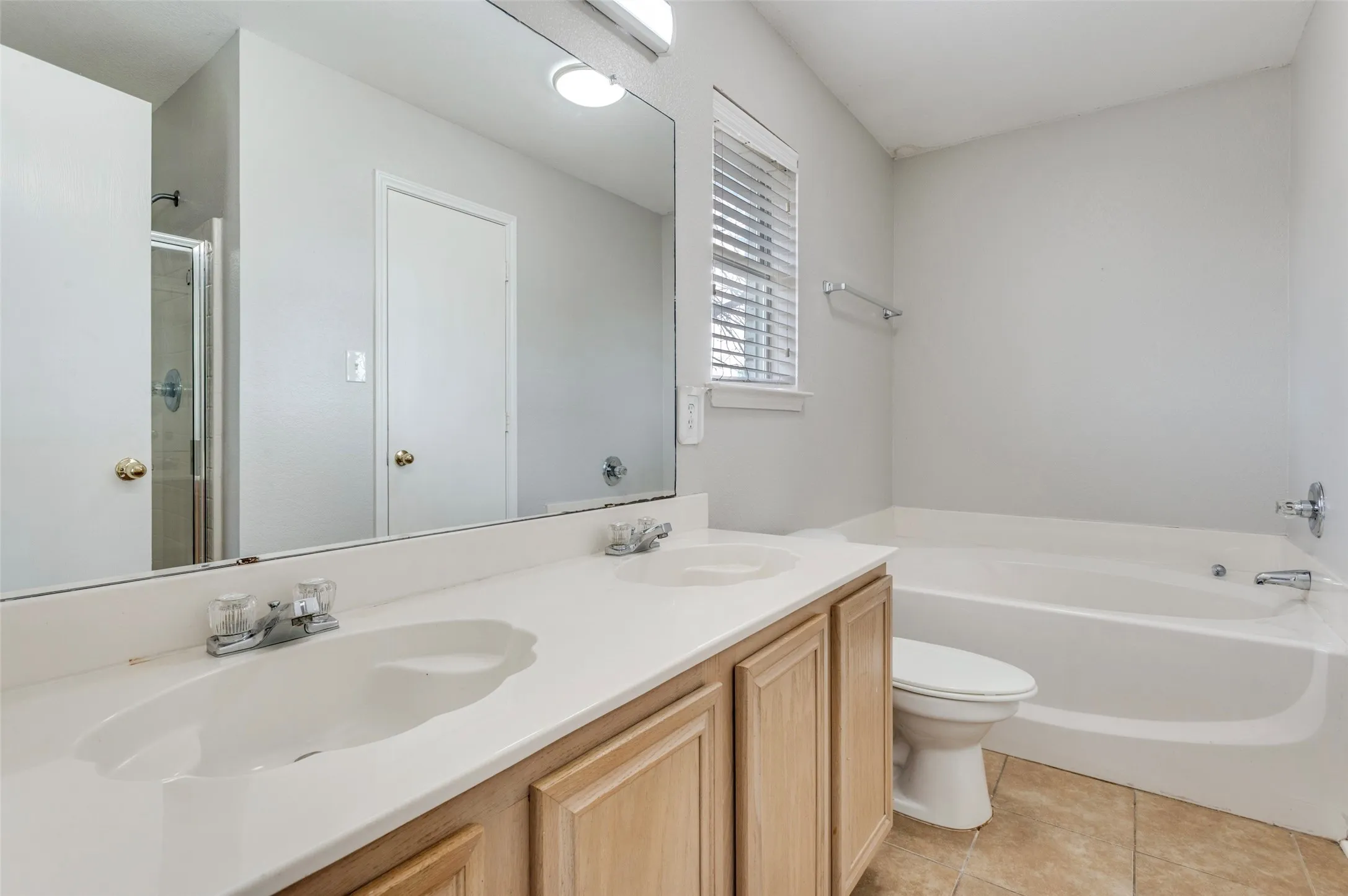 Single Family Residence For Sale in Tarrant County , 800 Ponselle Drive, Arlington, Texas 76001, 3 Bedrooms, 2 Bathrooms, 2 Garage spaces, 1,441 Sqft, built in 1999, Price $299,900, mls#21346096, Real Estate Agent in Arlington, Homes For Sale in Tarrant county, Homes For Sale in Arlington, Realtor in Arlington Texas, Real Estate Brokerage Independent Realty Texas, Luminita Cordes Realtor