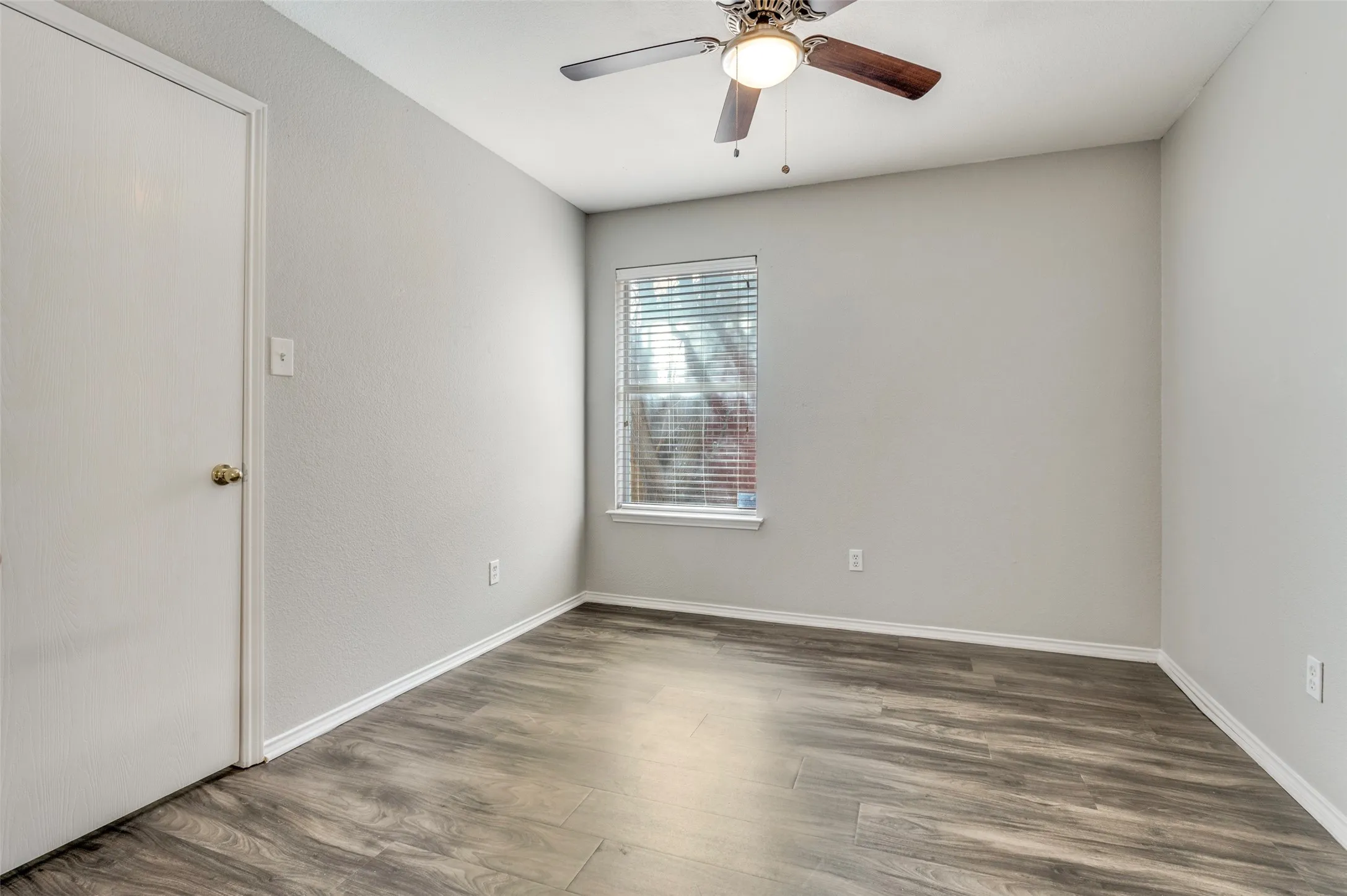 Single Family Residence For Sale in Tarrant County , 800 Ponselle Drive, Arlington, Texas 76001, 3 Bedrooms, 2 Bathrooms, 2 Garage spaces, 1,441 Sqft, built in 1999, Price $299,900, mls#21346096, Real Estate Agent in Arlington, Homes For Sale in Tarrant county, Homes For Sale in Arlington, Realtor in Arlington Texas, Real Estate Brokerage Independent Realty Texas, Luminita Cordes Realtor