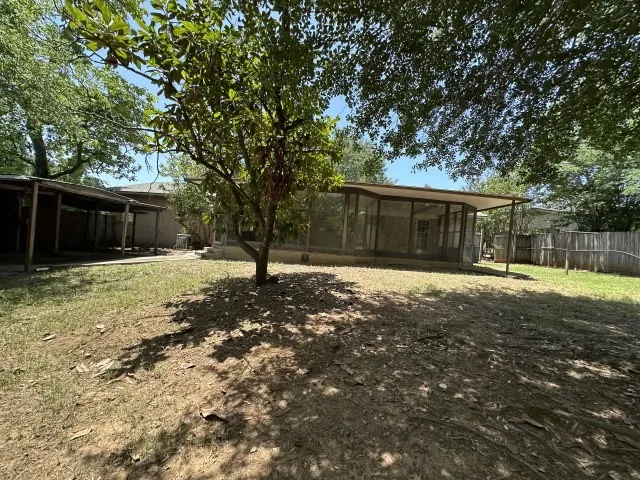 Single Family Residence For Sale in Smith County , 305 Butler Street, Arp, Texas 75750, 3 Bedroom, 2 Bathroom, Garage spaces, 2,585 Sqft, built in 1959, mls#21347201, Real Estate Agent in Arp, Homes For Sale in Smith county, Homes For Sale in Arp, Realtor in Arp Texas, Real Estate Brokerage Independent Realty Texas, Luminita Cordes Realtor