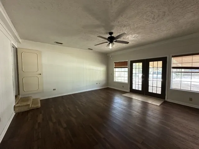 Single Family Residence For Sale in Smith County , 305 Butler Street, Arp, Texas 75750, 3 Bedroom, 2 Bathroom, Garage spaces, 2,585 Sqft, built in 1959, mls#21347201, Real Estate Agent in Arp, Homes For Sale in Smith county, Homes For Sale in Arp, Realtor in Arp Texas, Real Estate Brokerage Independent Realty Texas, Luminita Cordes Realtor