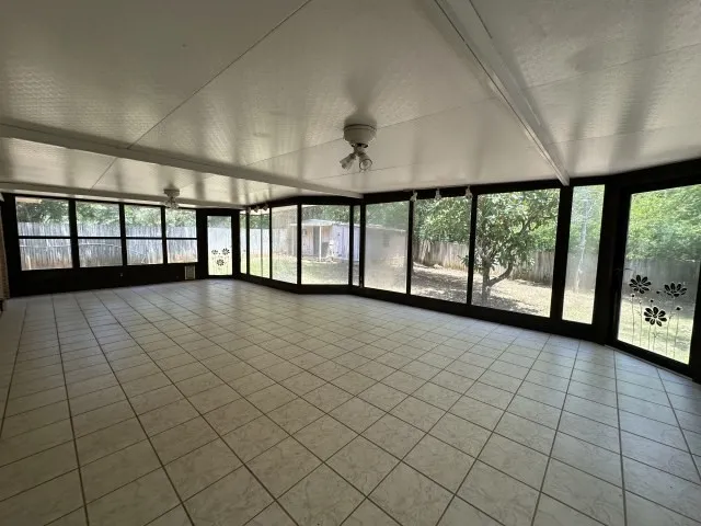 Single Family Residence For Sale in Smith County , 305 Butler Street, Arp, Texas 75750, 3 Bedroom, 2 Bathroom, Garage spaces, 2,585 Sqft, built in 1959, mls#21347201, Real Estate Agent in Arp, Homes For Sale in Smith county, Homes For Sale in Arp, Realtor in Arp Texas, Real Estate Brokerage Independent Realty Texas, Luminita Cordes Realtor