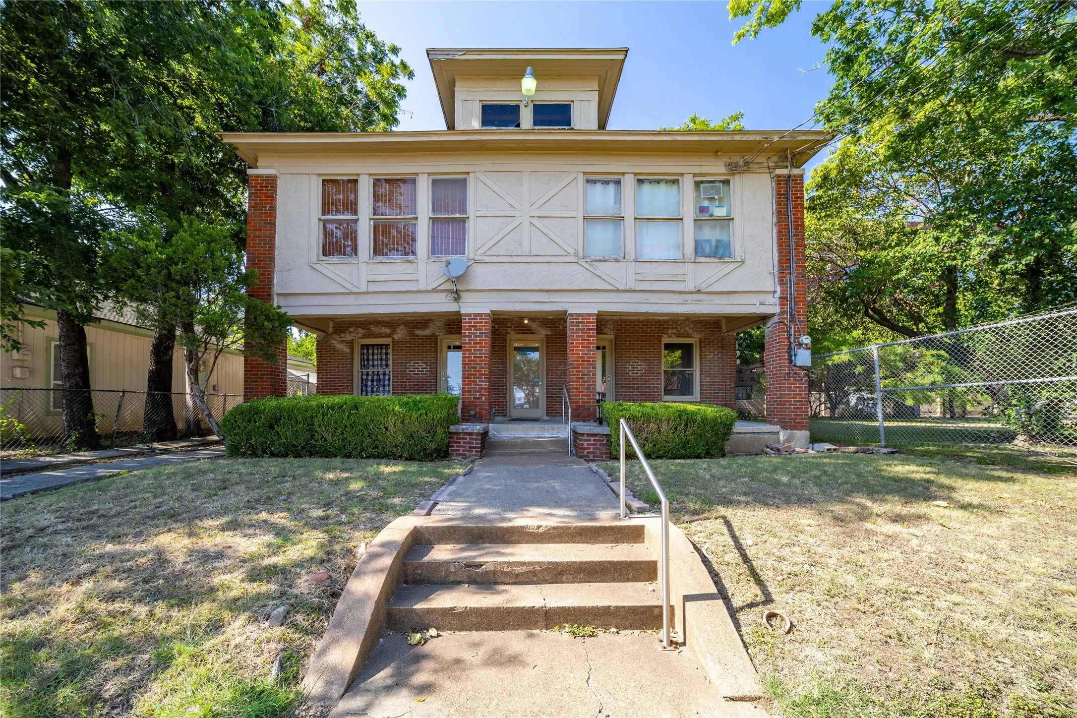 Quadruplex For Sale in Dallas County , 909 Sunset Avenue, Dallas, Texas 75208, 6 Bedroom, 4 Bathroom, Garage spaces, 0 Sqft, built in 1925, mls#21342012, Real Estate Agent in Dallas, Homes For Sale in Dallas county, Homes For Sale in Dallas, Realtor in Dallas Texas, Real Estate Brokerage Independent Realty Texas, Luminita Cordes Realtor