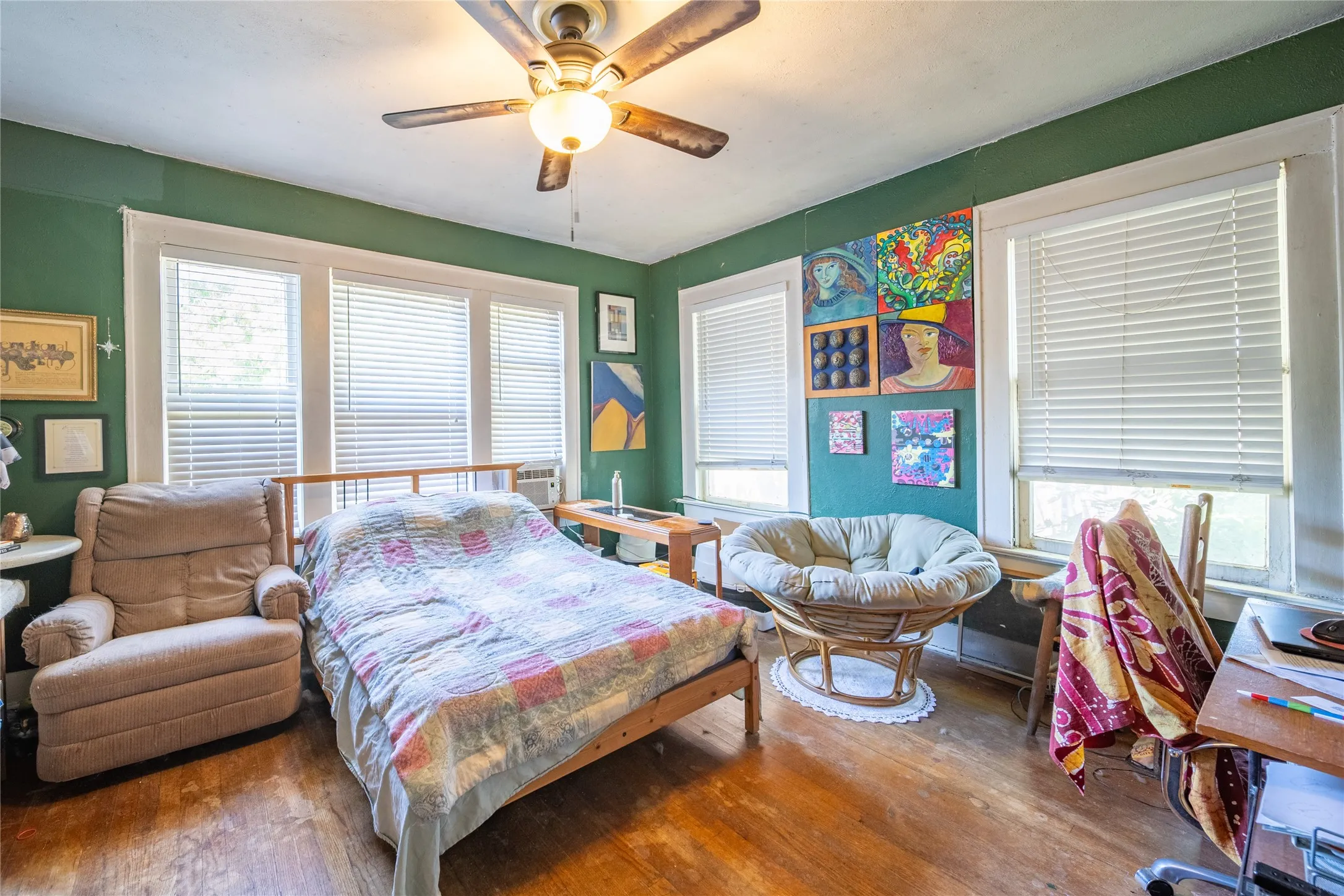 909 1/2 Sunset - The primary bedroom on the second level is located at the back of the home.