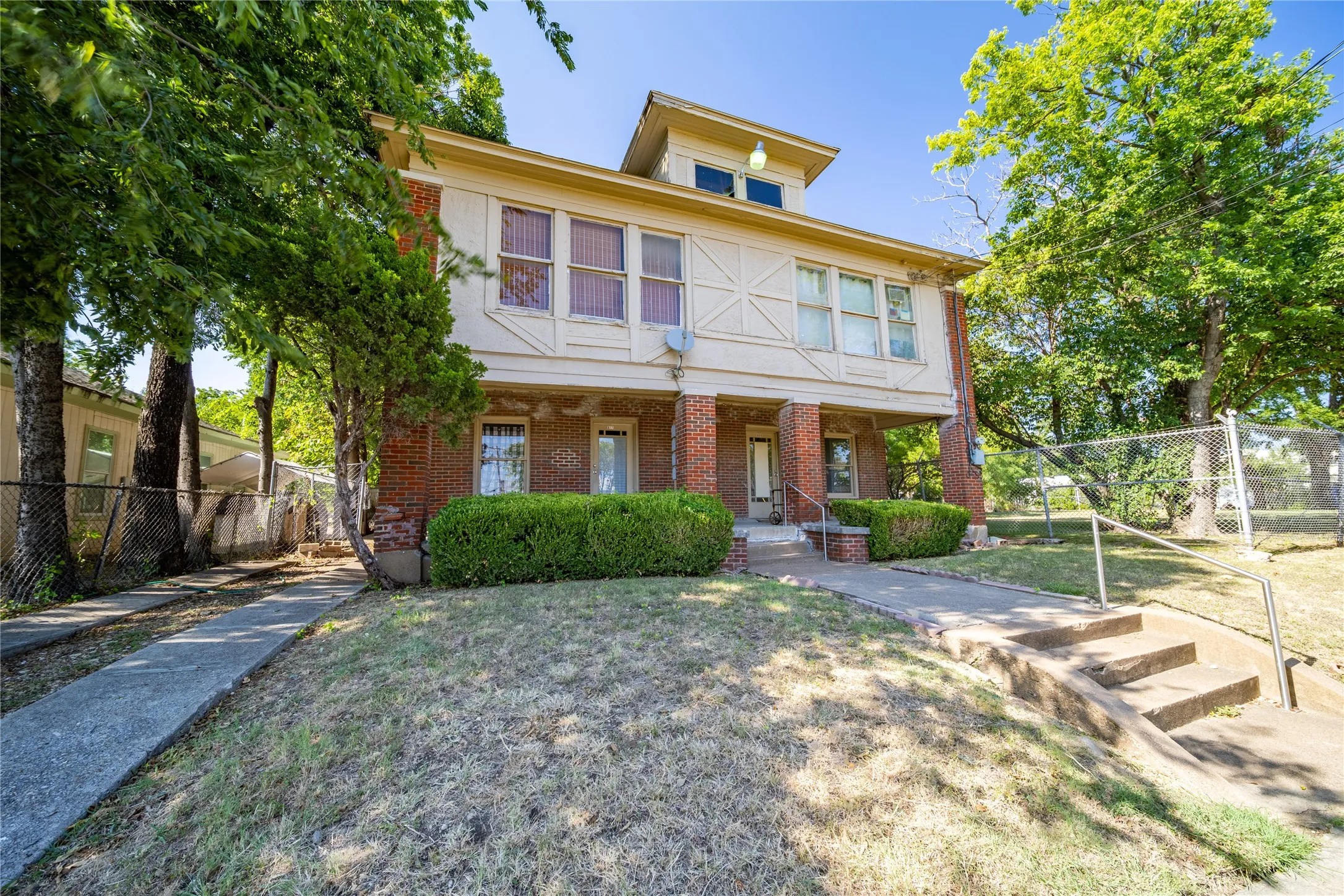 The entrance to all four units is from the front porch. The center door leads to the two upstairs units.