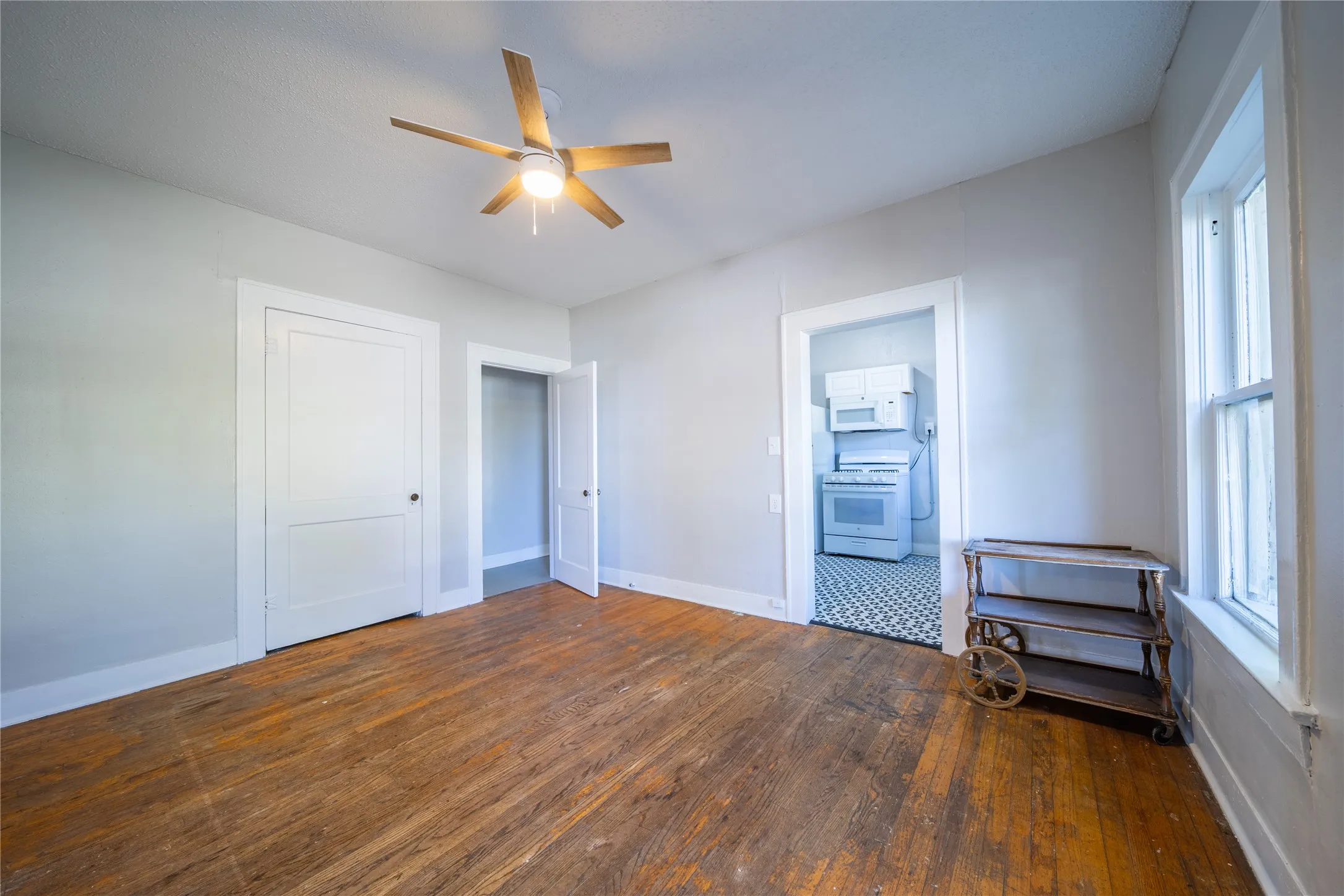 909 Sunset - The door in the right leads to the kitchen and the open door in the center is the hallway leading to the bedroom. The closed door is a storage closet.