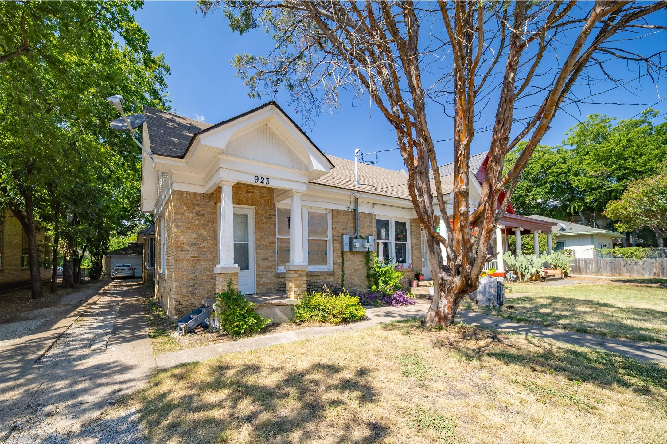 Duplex For Sale in Dallas County , 921 Sunset Avenue, Dallas, Texas 75208, 2 Bedroom, 2 Bathroom, 2 Garage spaces, 0 Sqft, built in 1950, mls#21342018, Real Estate Agent in Dallas, Homes For Sale in Dallas county, Homes For Sale in Dallas, Realtor in Dallas Texas, Real Estate Brokerage Independent Realty Texas, Luminita Cordes Realtor