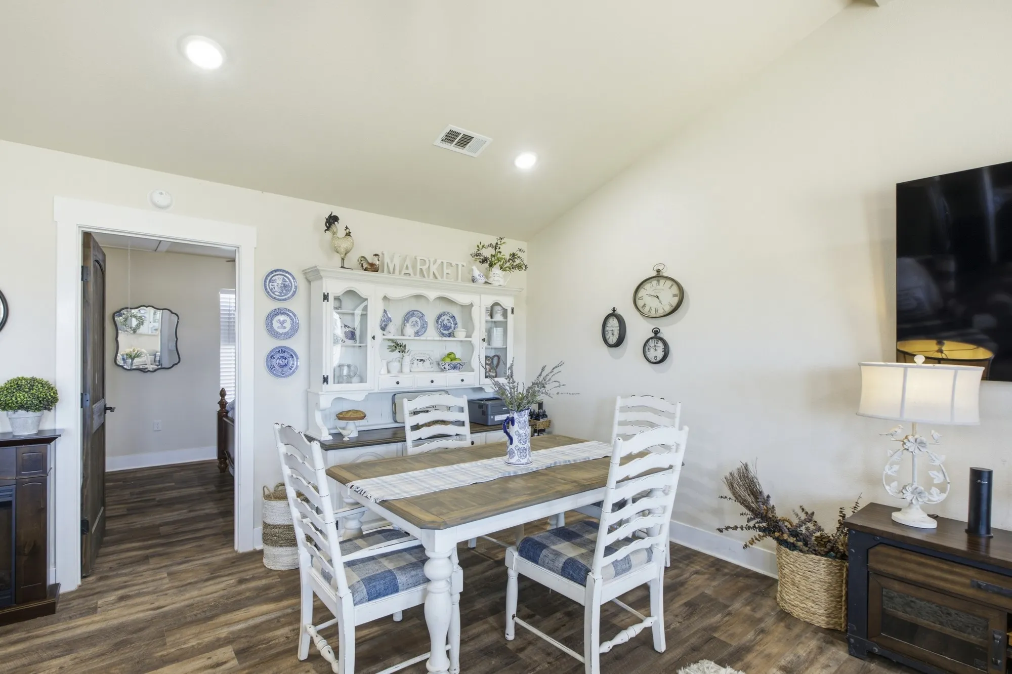 Room for your china cabinet!