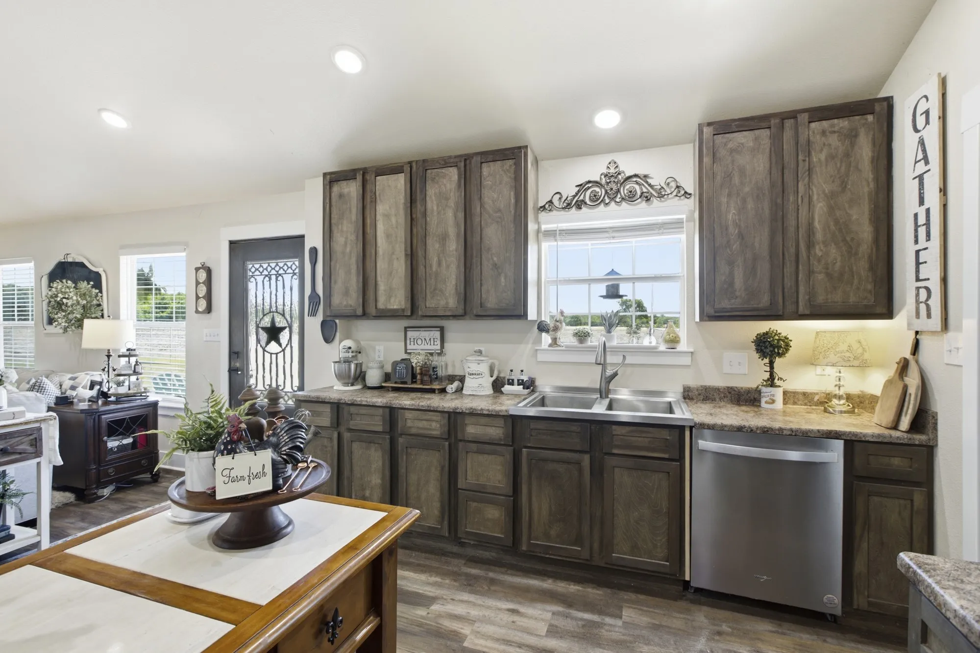 Cheery kitchen!