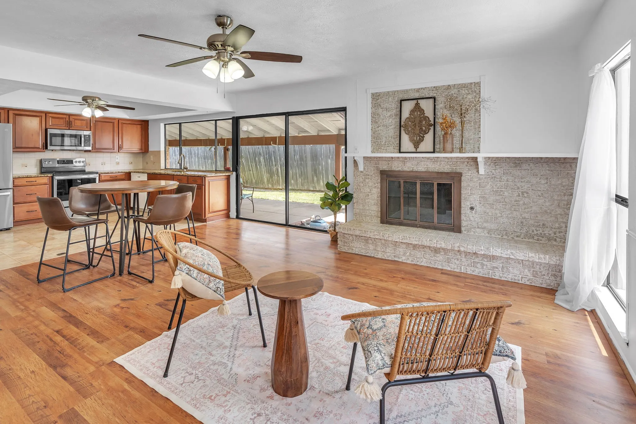 Single Family Residence For Sale in Denton County , 4908 Crawford Drive, The Colony, Texas 75056, 3 Bedroom, 2 Bathroom, 2 Garage spaces, 1,946 Sqft, built in 1977, mls#21345951, Real Estate Agent in The Colony, Homes For Sale in Denton county, Homes For Sale in The Colony, Realtor in The Colony Texas, Real Estate Brokerage Independent Realty Texas, Luminita Cordes Realtor