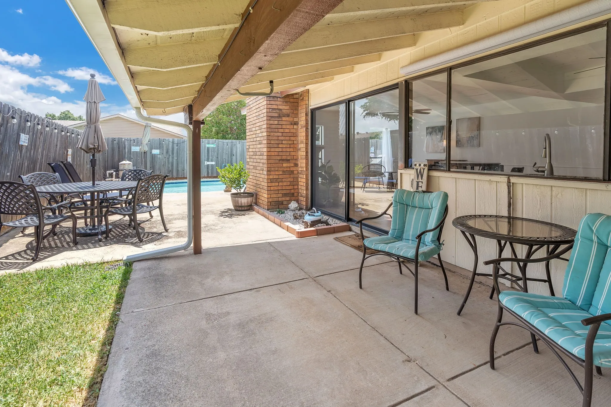Single Family Residence For Sale in Denton County , 4908 Crawford Drive, The Colony, Texas 75056, 3 Bedroom, 2 Bathroom, 2 Garage spaces, 1,946 Sqft, built in 1977, mls#21345951, Real Estate Agent in The Colony, Homes For Sale in Denton county, Homes For Sale in The Colony, Realtor in The Colony Texas, Real Estate Brokerage Independent Realty Texas, Luminita Cordes Realtor