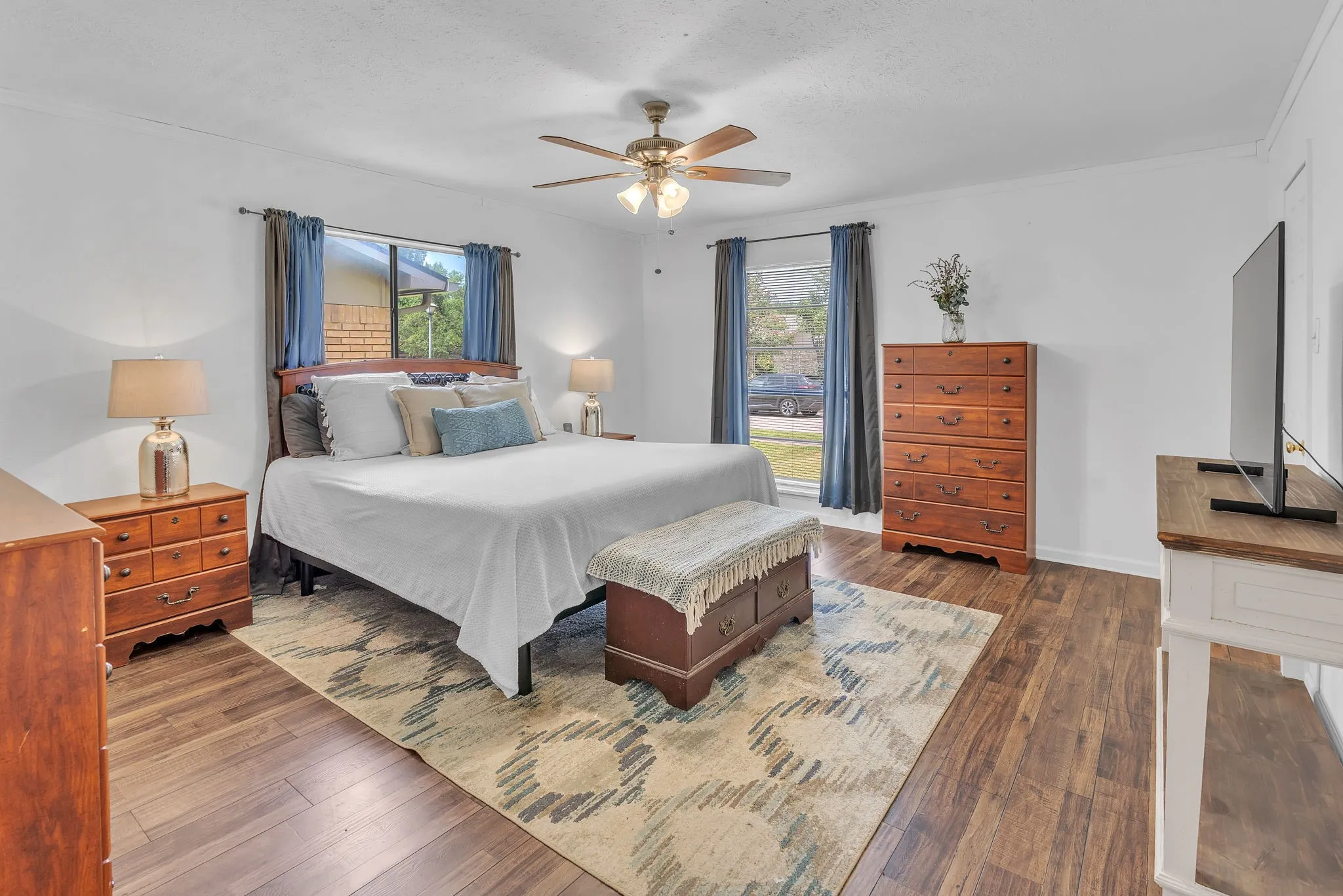 Single Family Residence For Sale in Denton County , 4908 Crawford Drive, The Colony, Texas 75056, 3 Bedroom, 2 Bathroom, 2 Garage spaces, 1,946 Sqft, built in 1977, mls#21345951, Real Estate Agent in The Colony, Homes For Sale in Denton county, Homes For Sale in The Colony, Realtor in The Colony Texas, Real Estate Brokerage Independent Realty Texas, Luminita Cordes Realtor