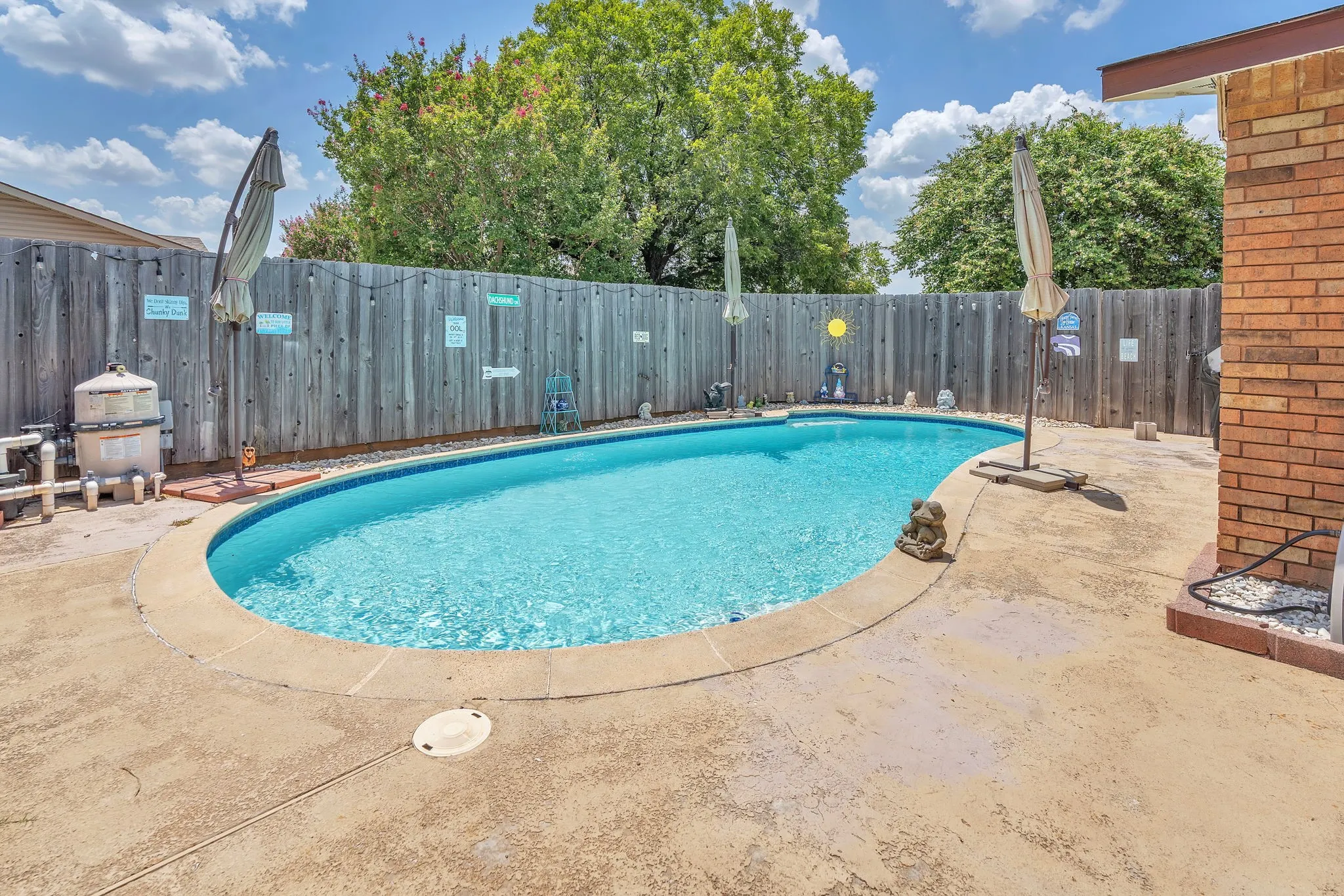Single Family Residence For Sale in Denton County , 4908 Crawford Drive, The Colony, Texas 75056, 3 Bedroom, 2 Bathroom, 2 Garage spaces, 1,946 Sqft, built in 1977, mls#21345951, Real Estate Agent in The Colony, Homes For Sale in Denton county, Homes For Sale in The Colony, Realtor in The Colony Texas, Real Estate Brokerage Independent Realty Texas, Luminita Cordes Realtor